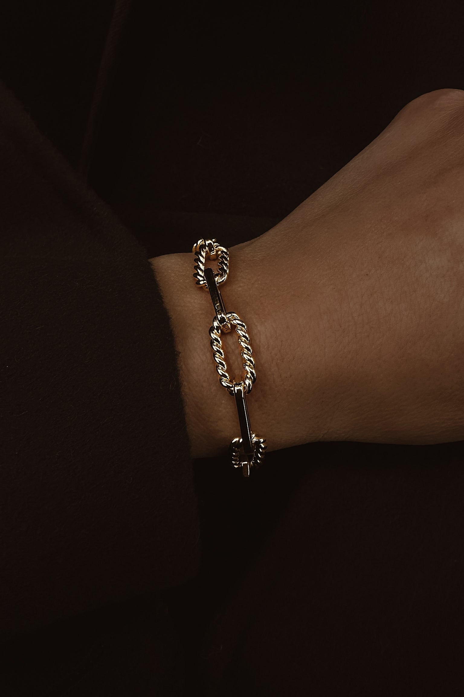 Aimee Bracelet - Boutique Minimaliste has waterproof, durable, elegant and vintage inspired jewelry
