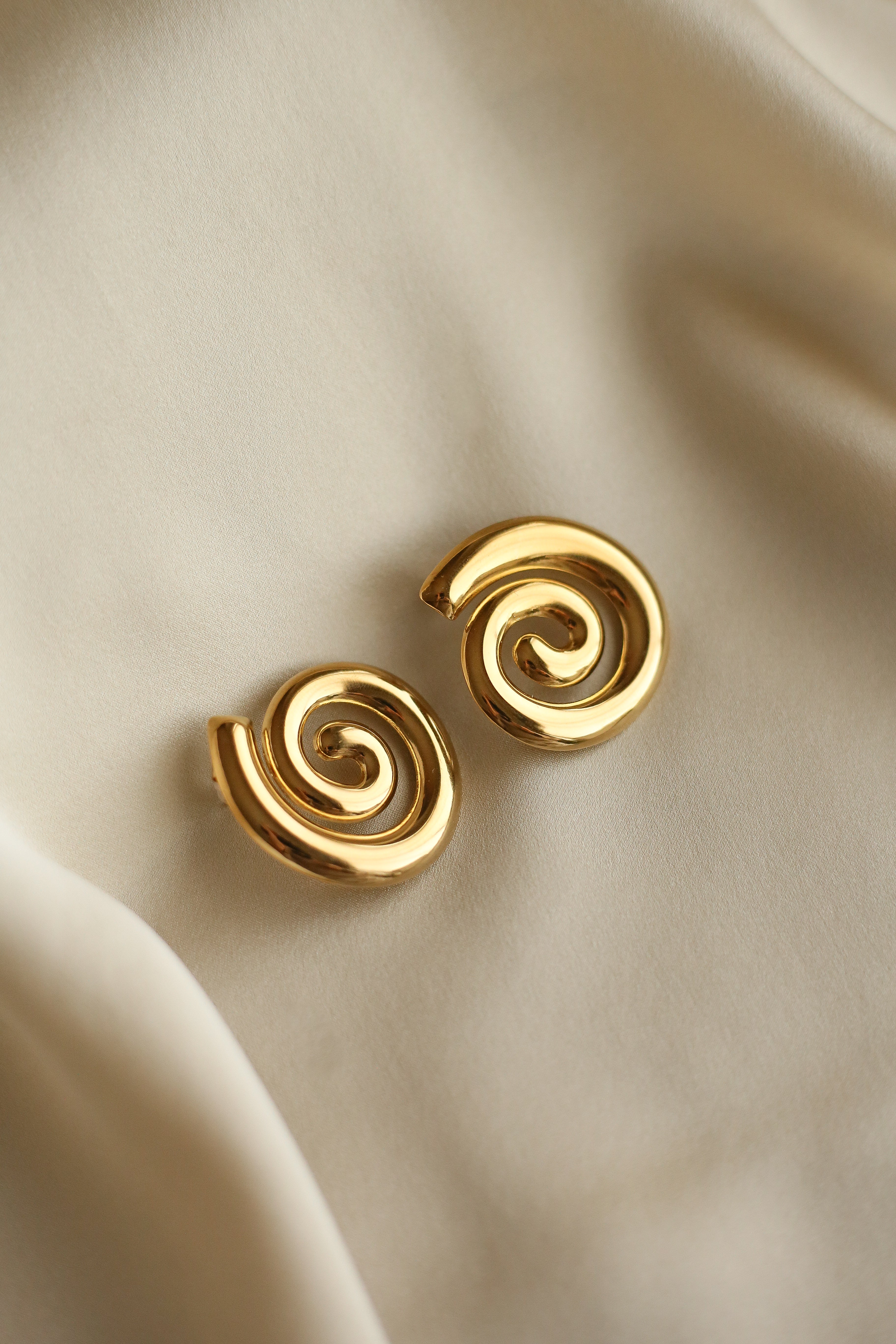 Alba Statement Earrings - Boutique Minimaliste has waterproof, durable, elegant and vintage inspired jewelry