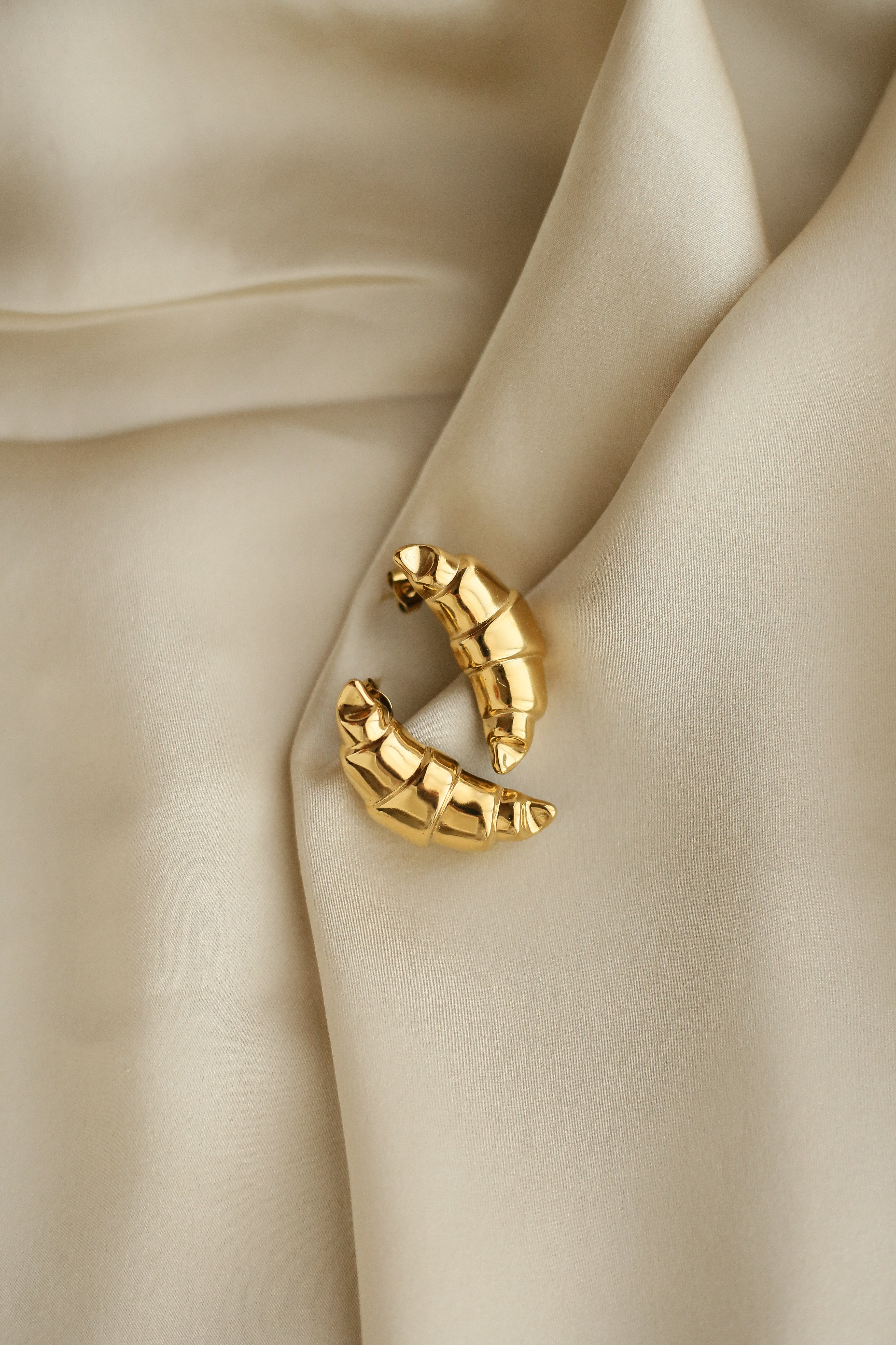Alia Statement Earrings - Boutique Minimaliste has waterproof, durable, elegant and vintage inspired jewelry