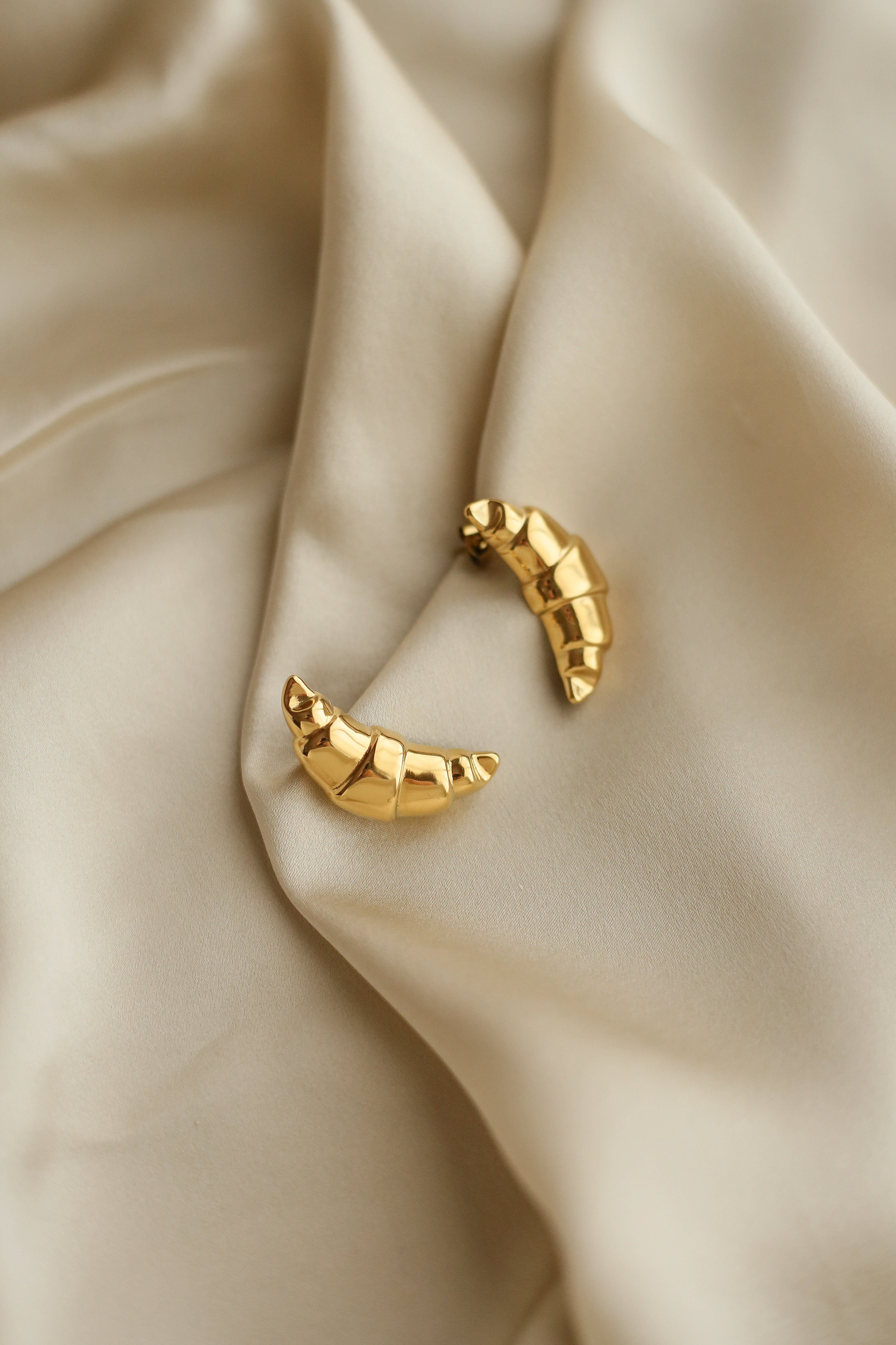 Alia Statement Earrings - Boutique Minimaliste has waterproof, durable, elegant and vintage inspired jewelry