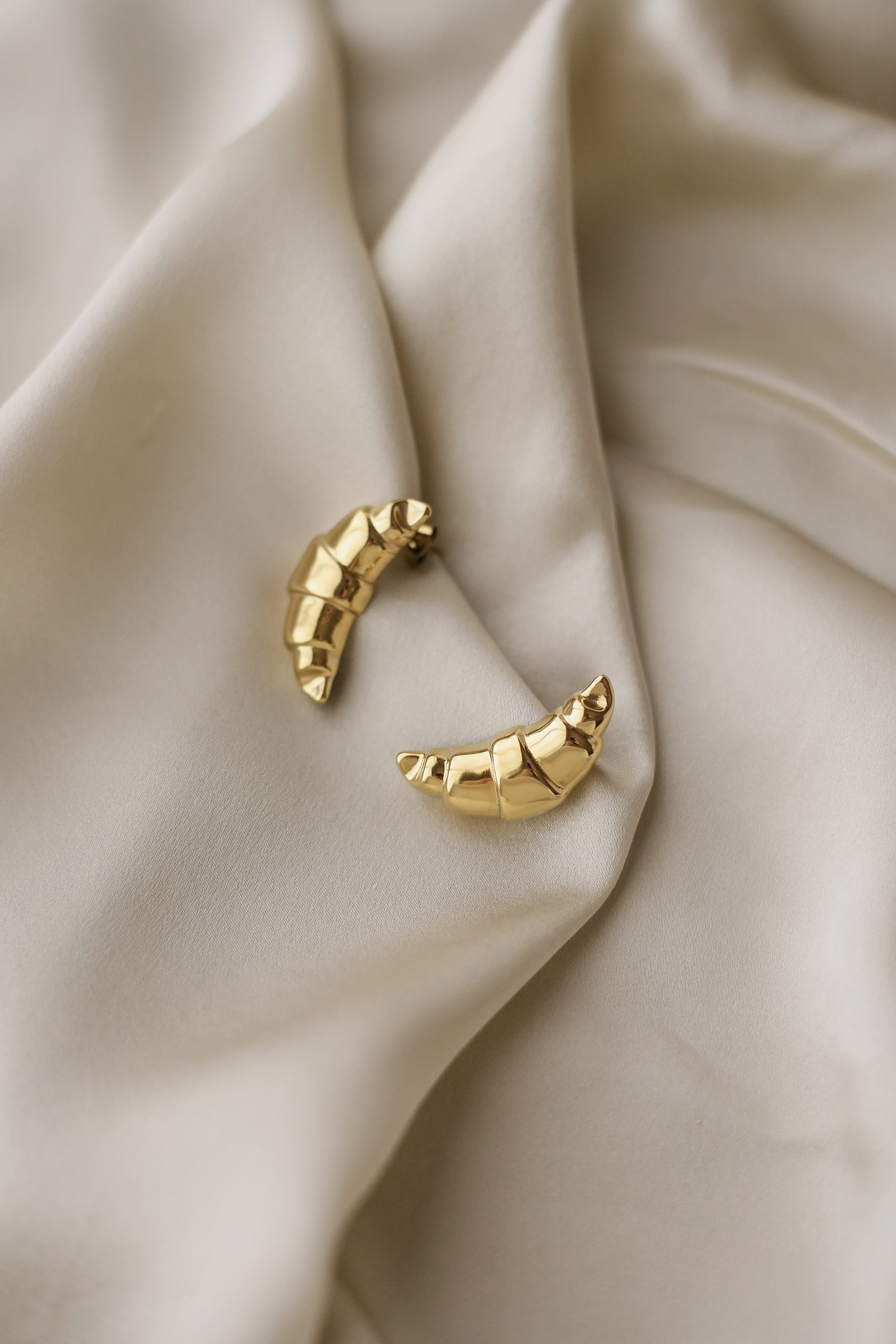 Alia Statement Earrings - Boutique Minimaliste has waterproof, durable, elegant and vintage inspired jewelry