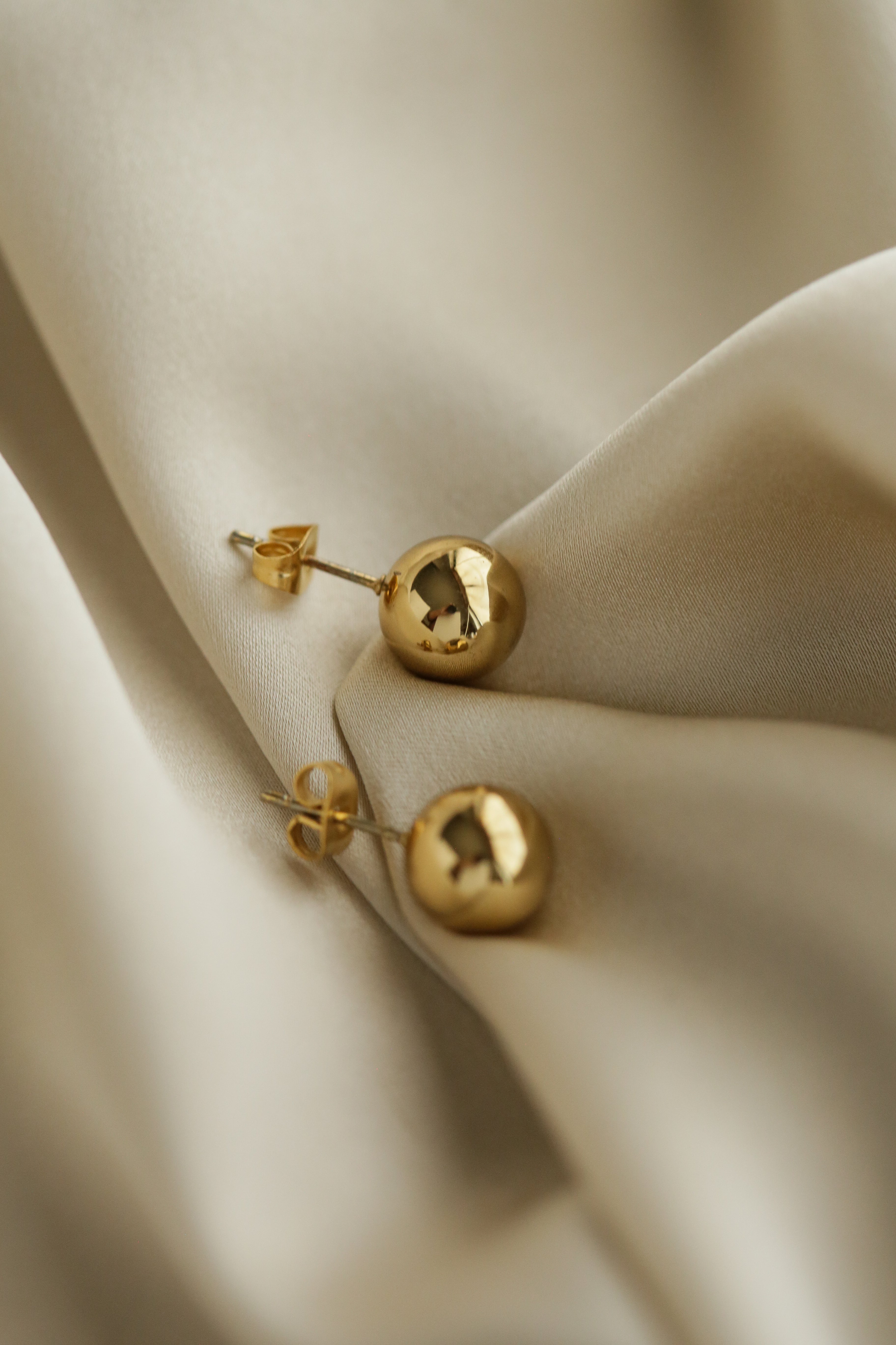 Amata Studs - Boutique Minimaliste has waterproof, durable, elegant and vintage inspired jewelry