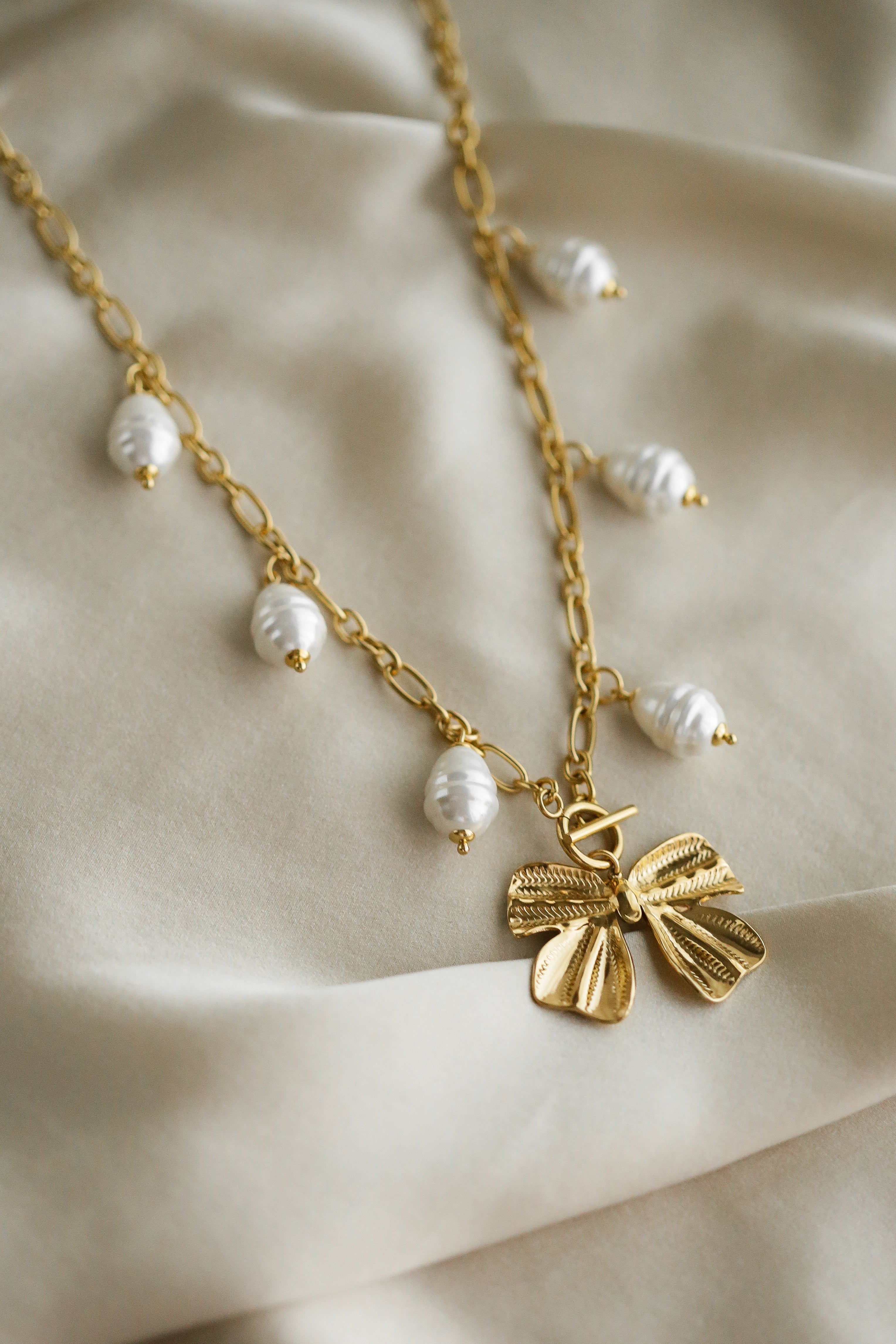 Angelina Statement Necklace - Boutique Minimaliste has waterproof, durable, elegant and vintage inspired jewelry