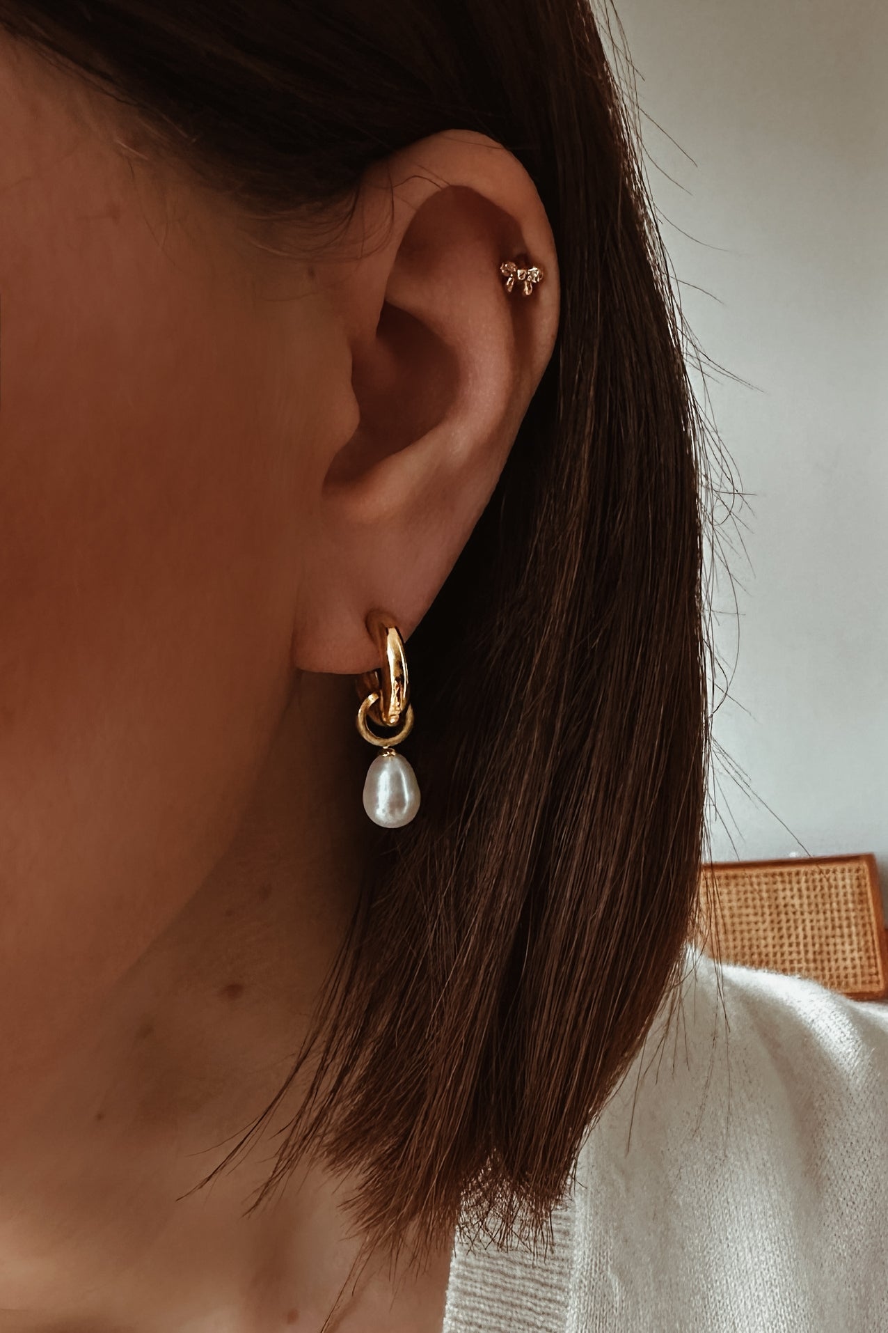 Arielle Hoops - Boutique Minimaliste has waterproof, durable, elegant and vintage inspired jewelry