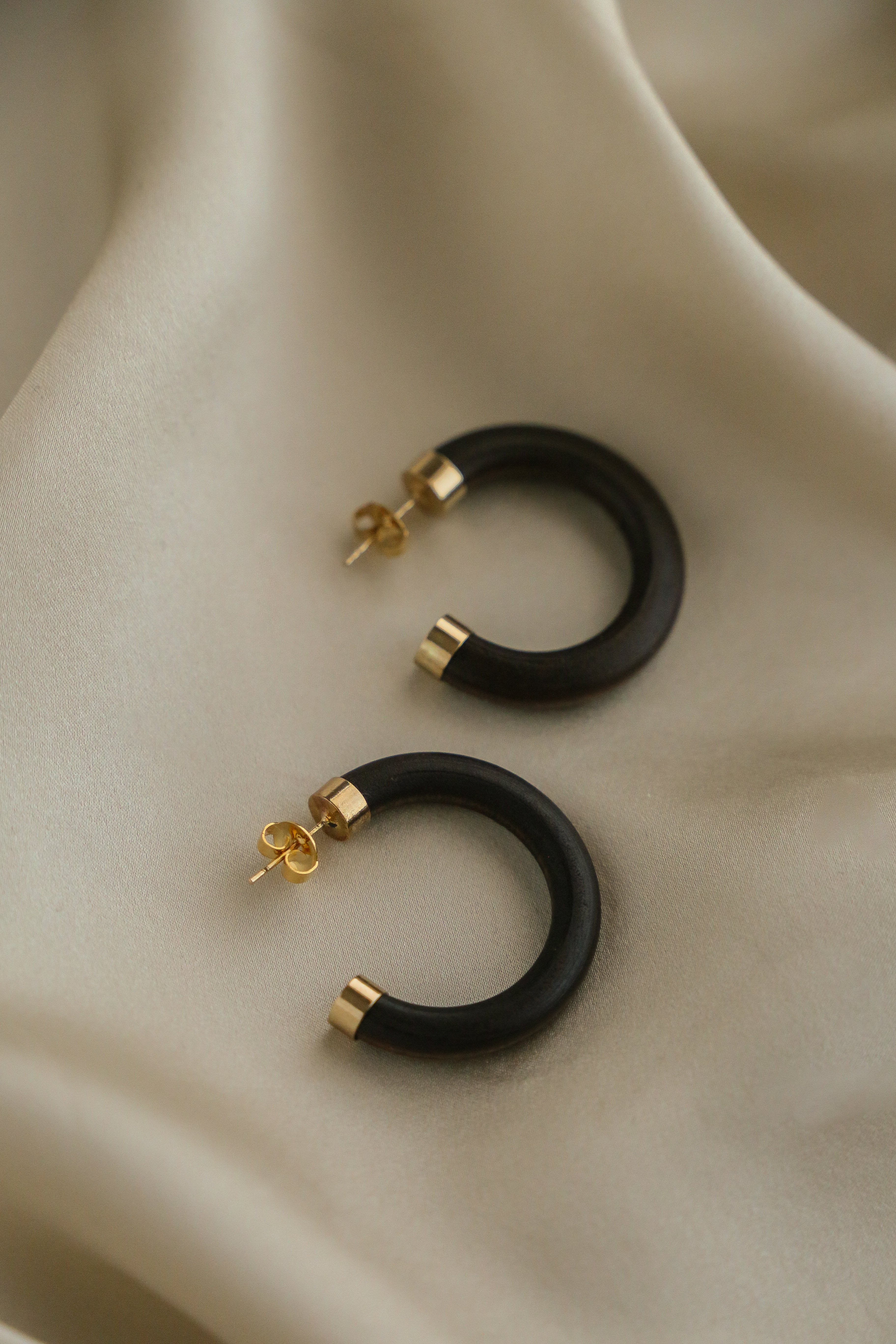 Babi Hoops - Boutique Minimaliste has waterproof, durable, elegant and vintage inspired jewelry