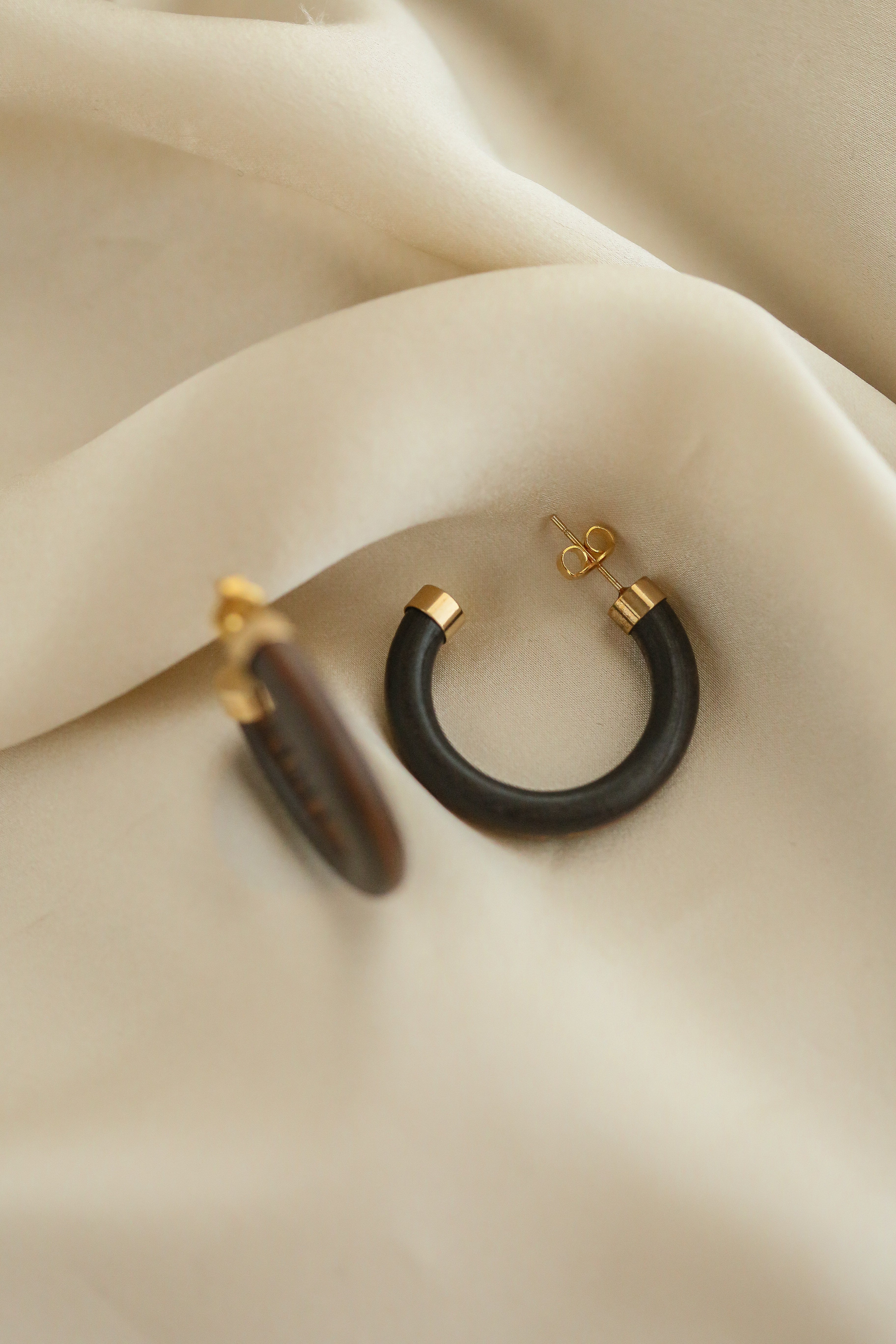 Babi Hoops - Boutique Minimaliste has waterproof, durable, elegant and vintage inspired jewelry