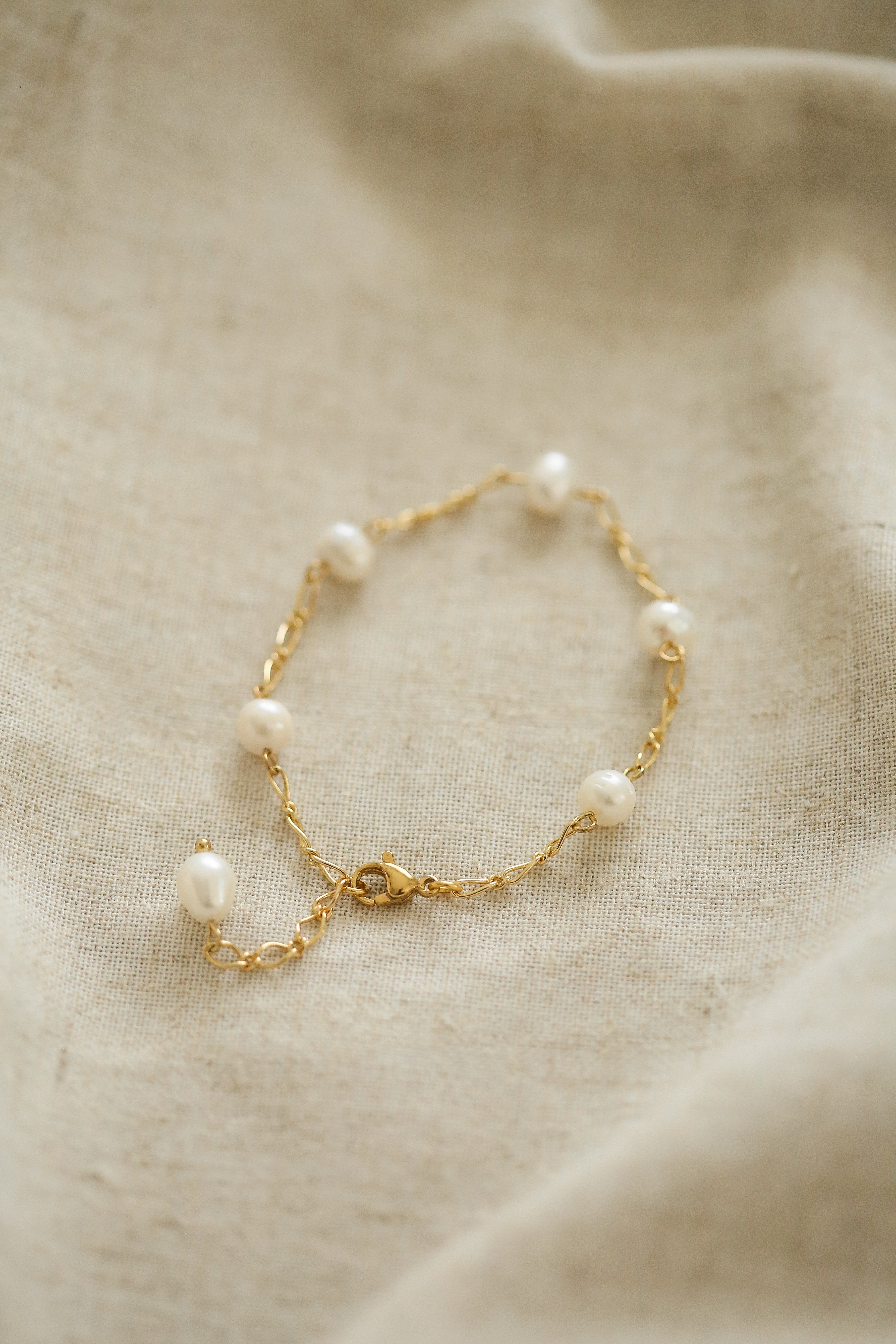 Béatrice (vintage) Bracelet - has waterproof, durable, elegant and vintage inspired jewelry