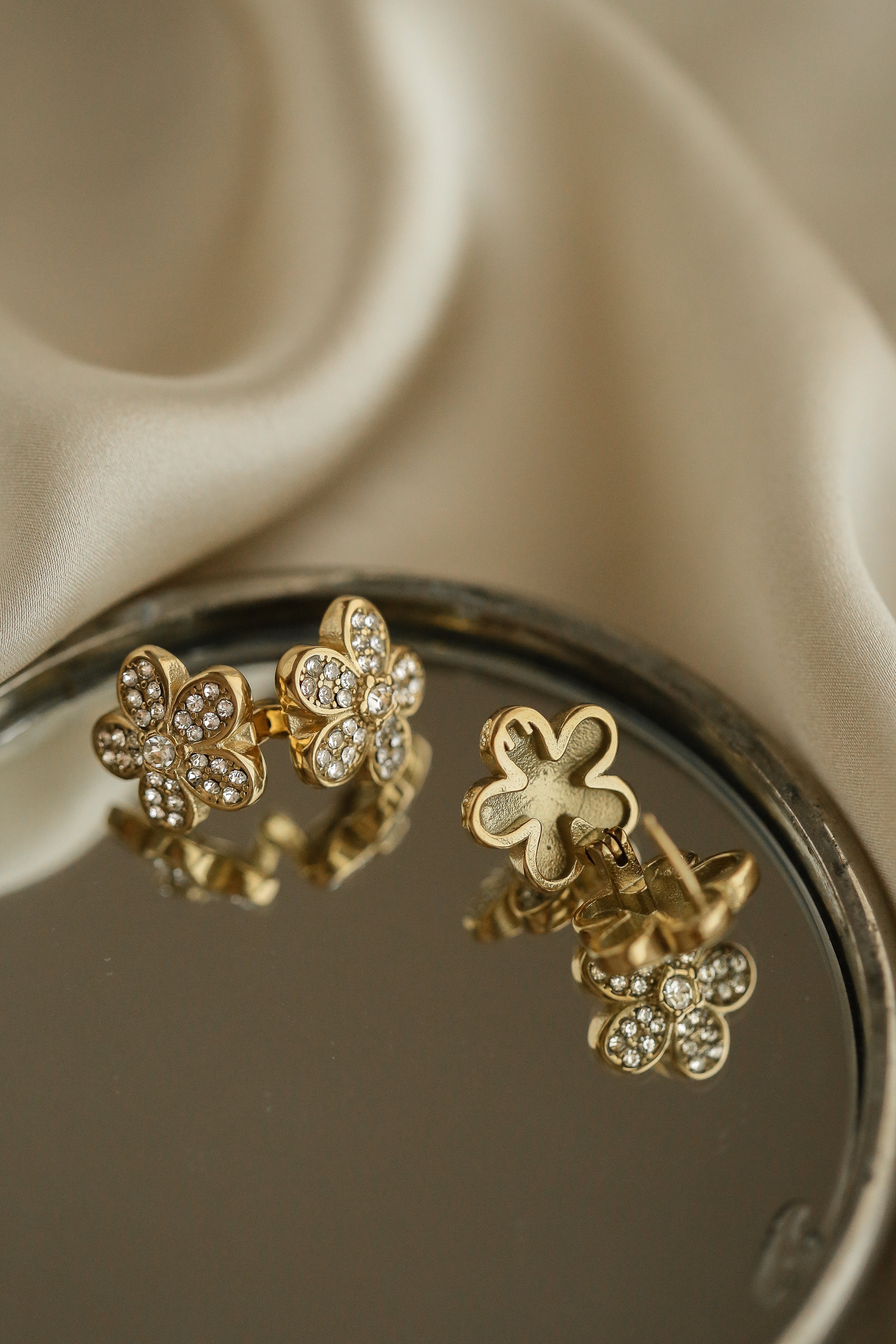Beau Huggies - Boutique Minimaliste has waterproof, durable, elegant and vintage inspired jewelry