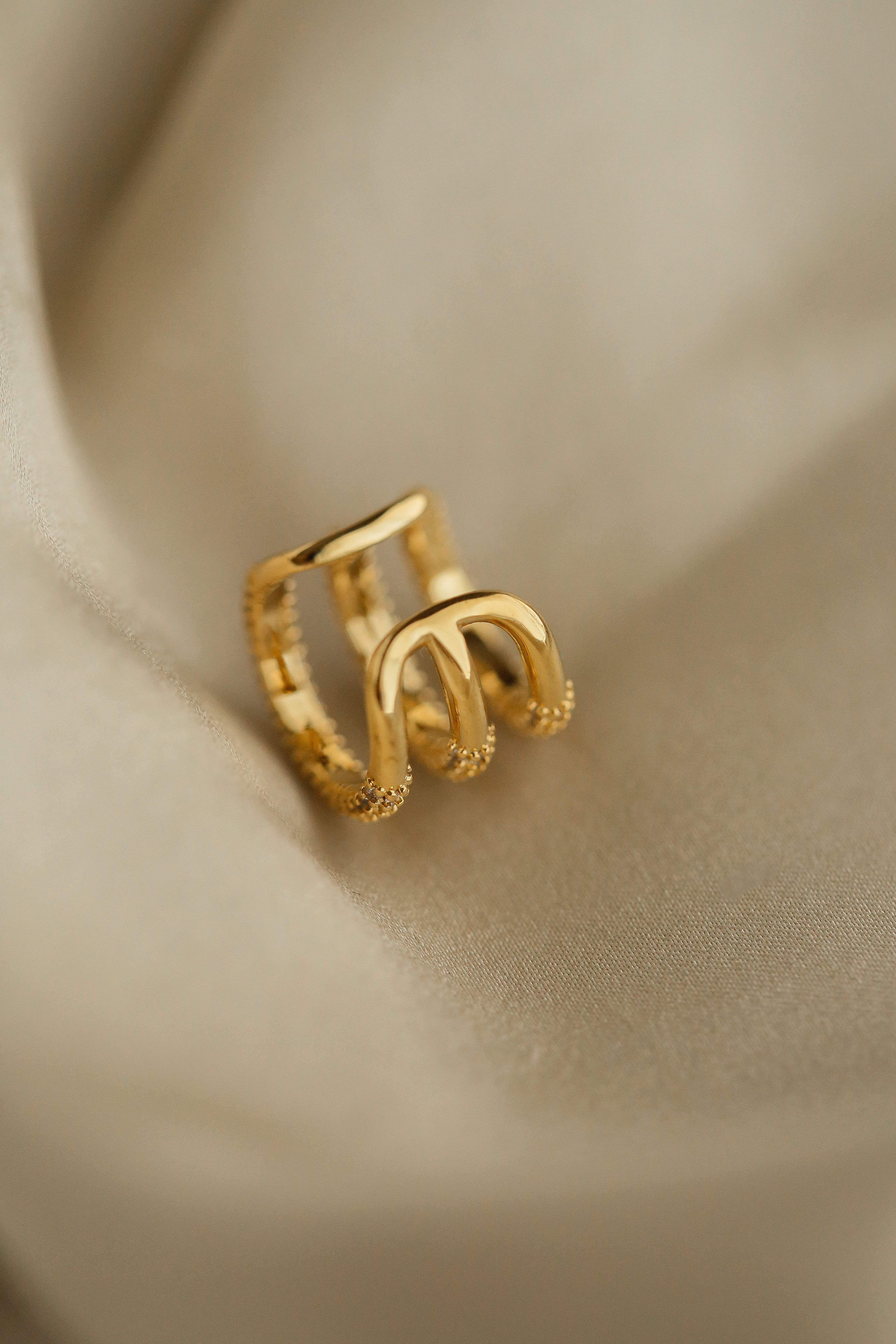 Becky Earcuff - Boutique Minimaliste has waterproof, durable, elegant and vintage inspired jewelry