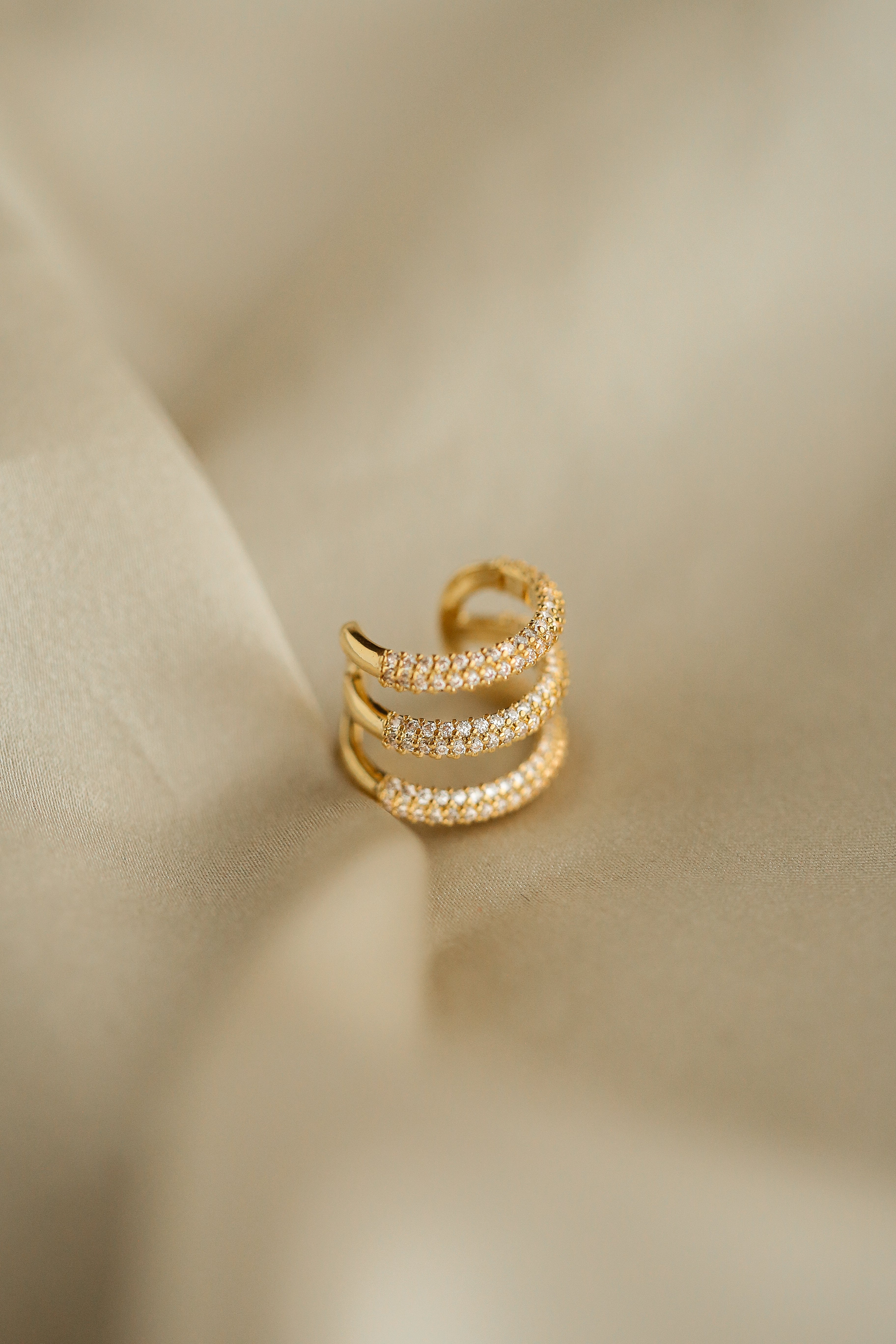 Becky Earcuff - Boutique Minimaliste has waterproof, durable, elegant and vintage inspired jewelry