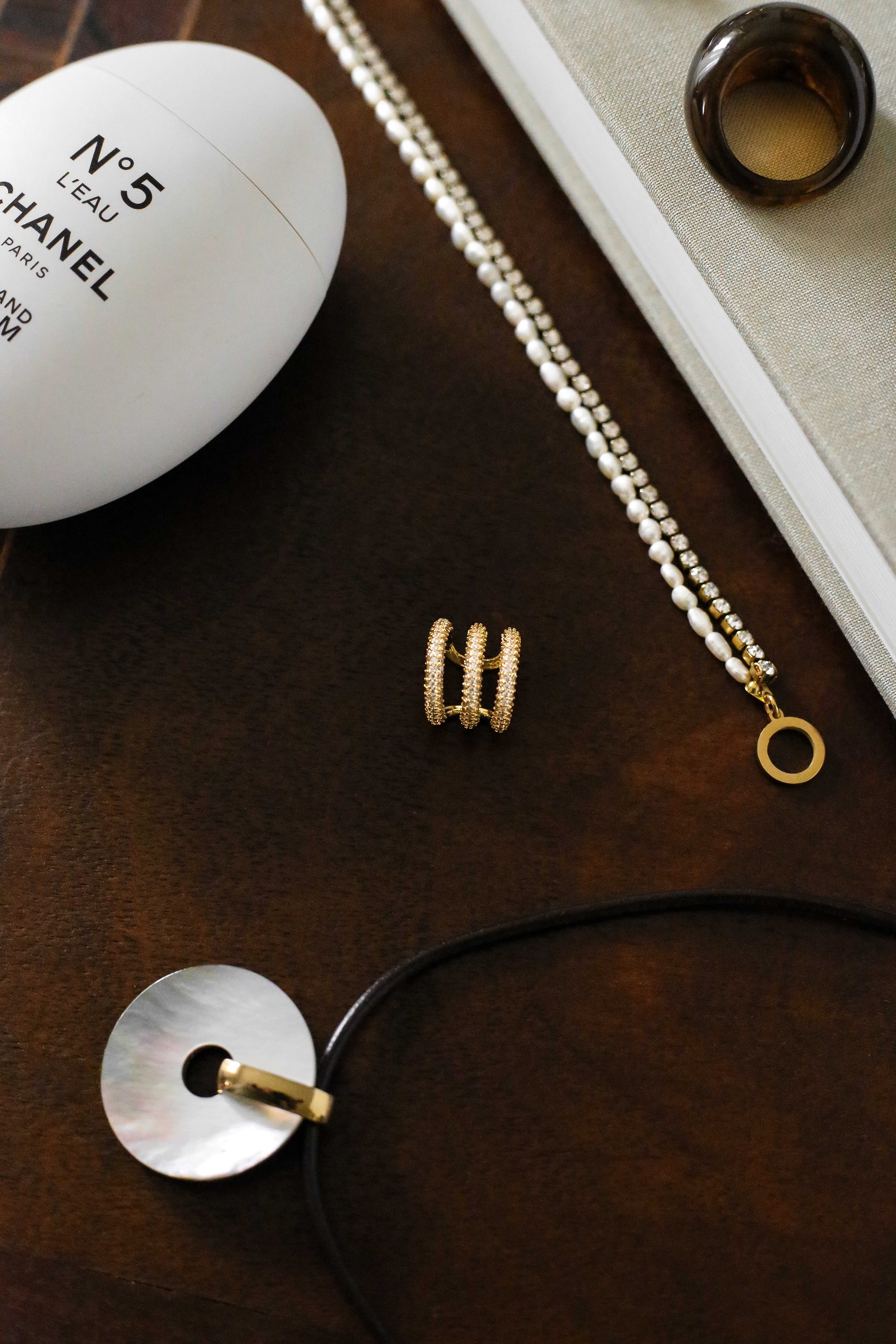 Becky Earcuff - Boutique Minimaliste has waterproof, durable, elegant and vintage inspired jewelry