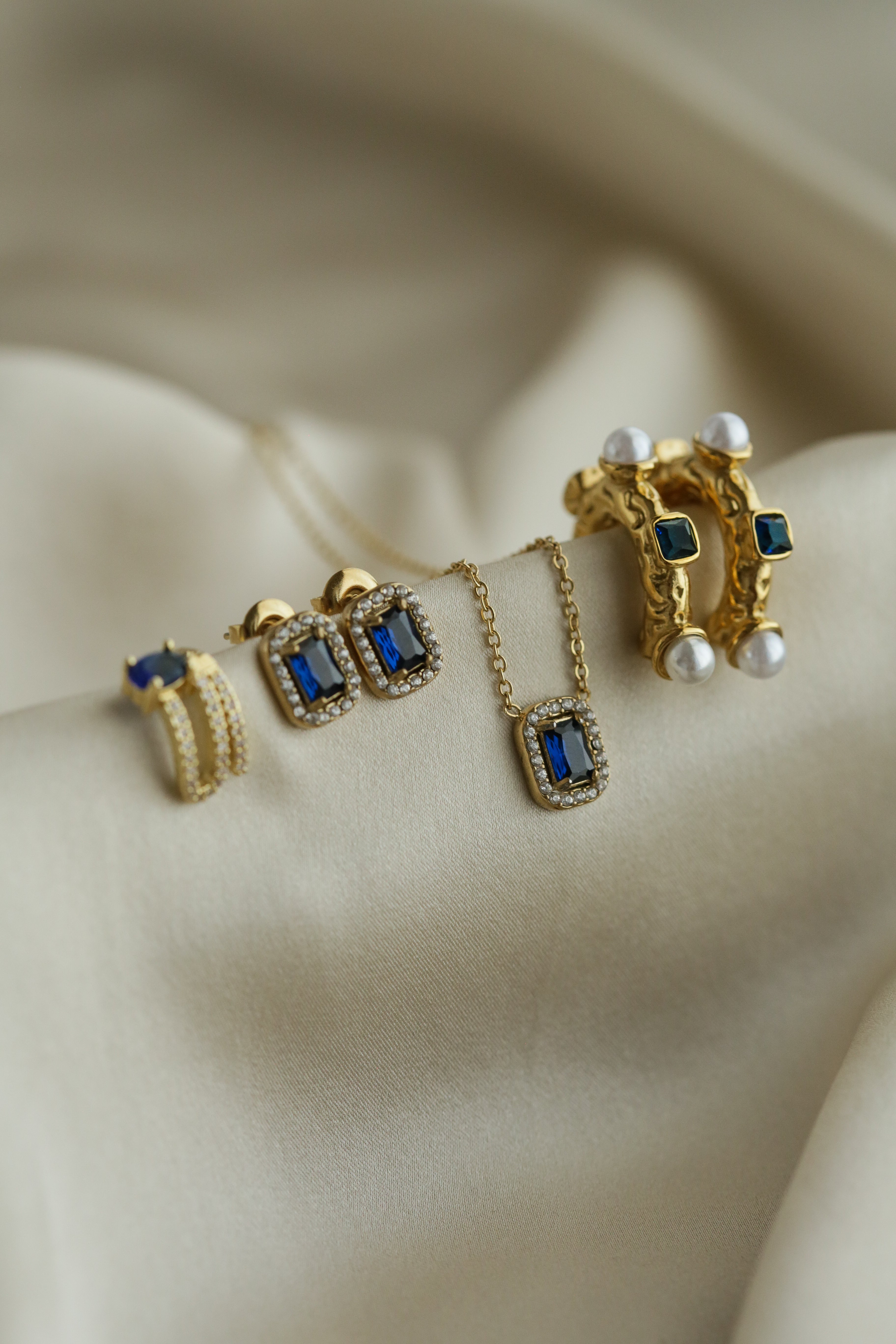 Belgravia Studs - Boutique Minimaliste has waterproof, durable, elegant and vintage inspired jewelry