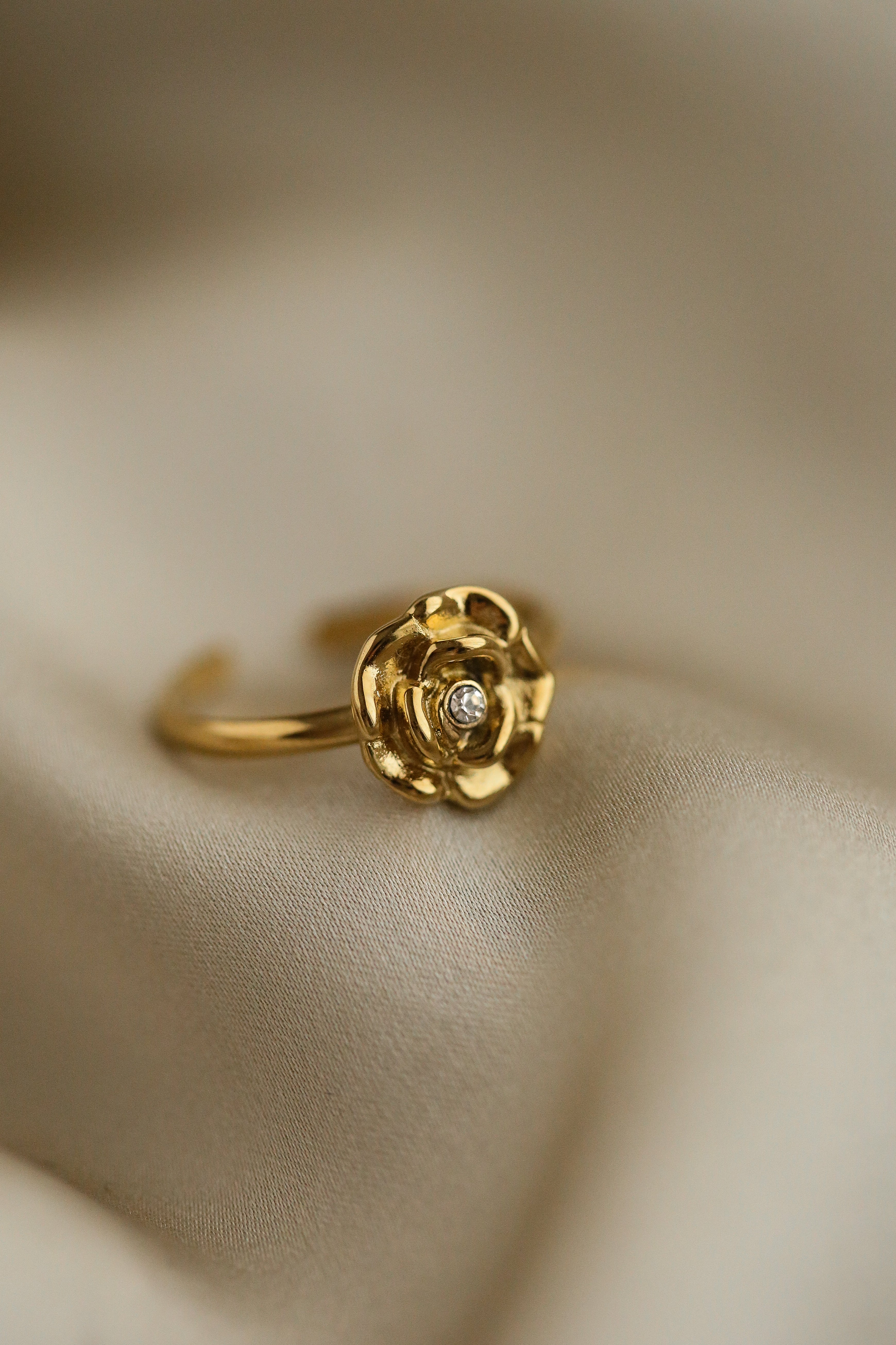 Beth Ring - Boutique Minimaliste has waterproof, durable, elegant and vintage inspired jewelry