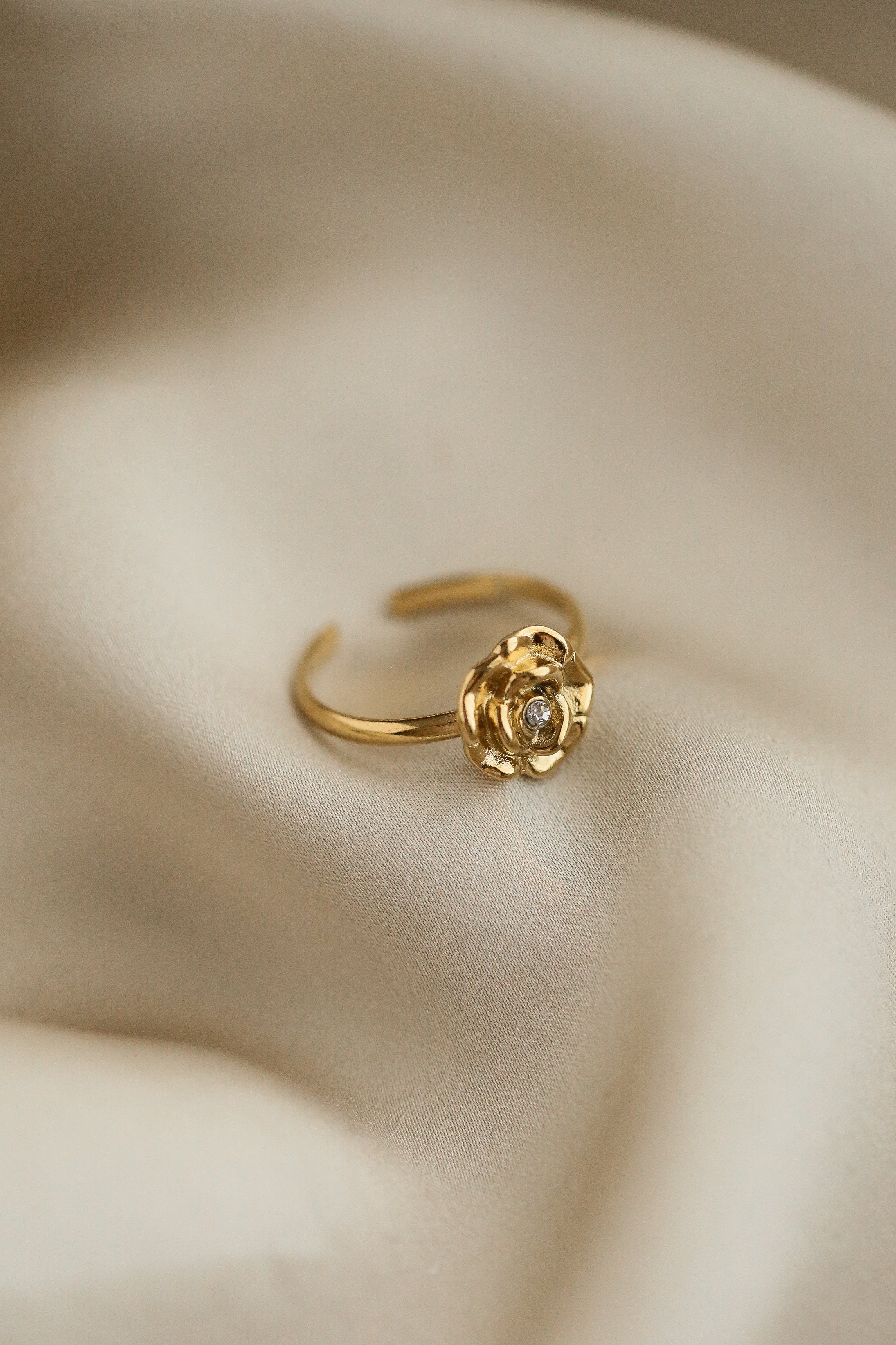 Beth Ring - Boutique Minimaliste has waterproof, durable, elegant and vintage inspired jewelry