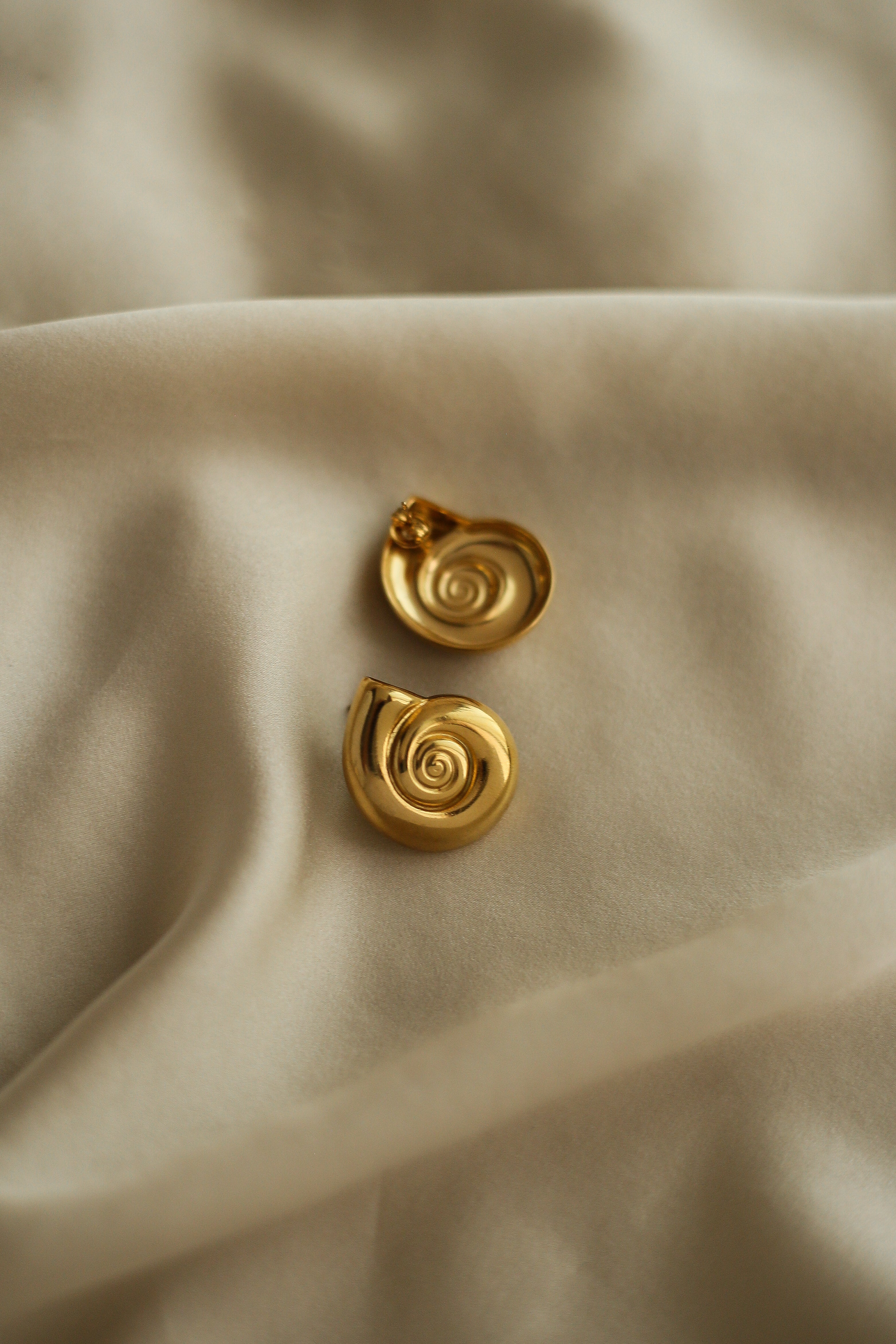 Carrie Earrings - has waterproof, durable, elegant and vintage inspired jewelry