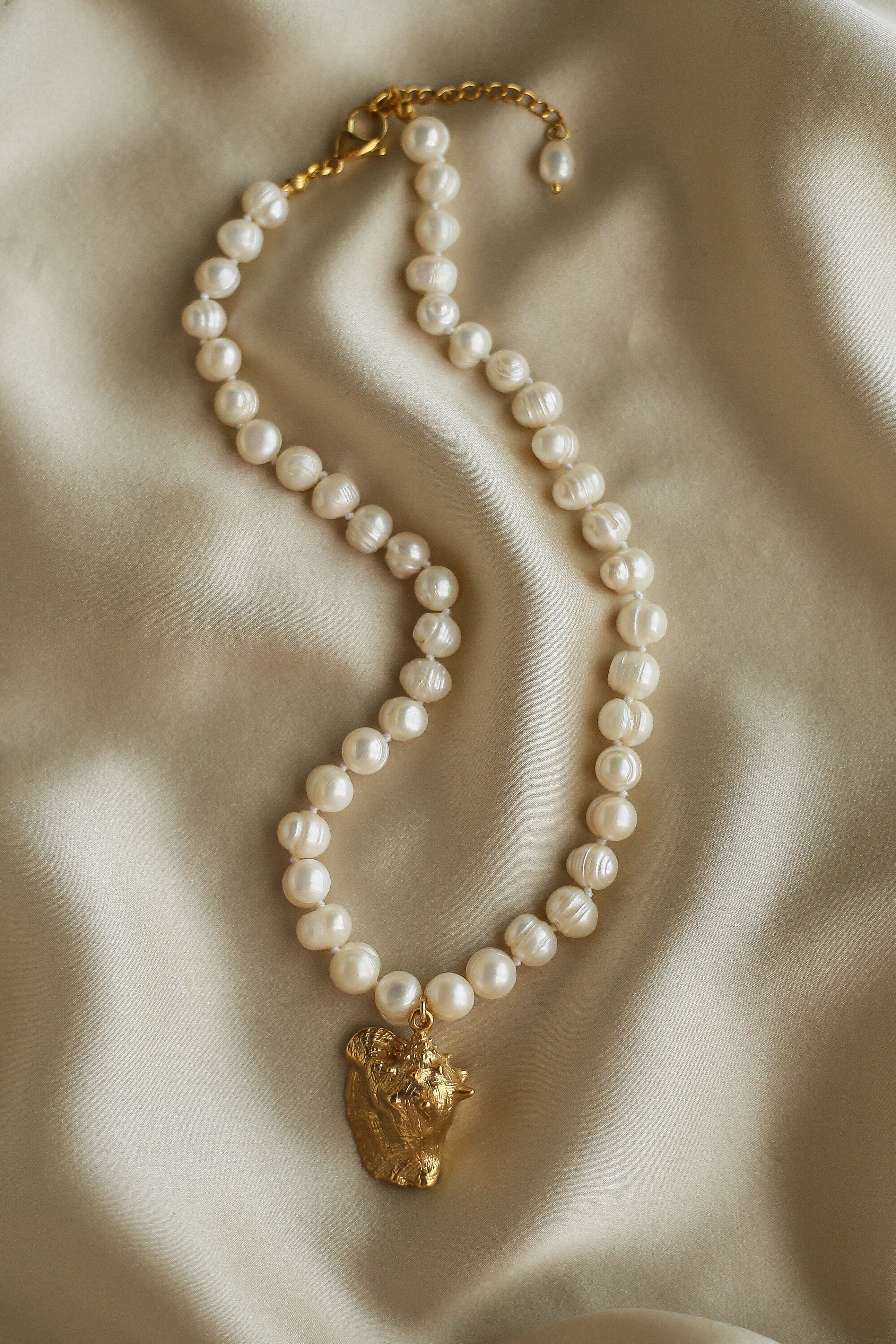 Catrin Set - has waterproof, durable, elegant and vintage inspired jewelry