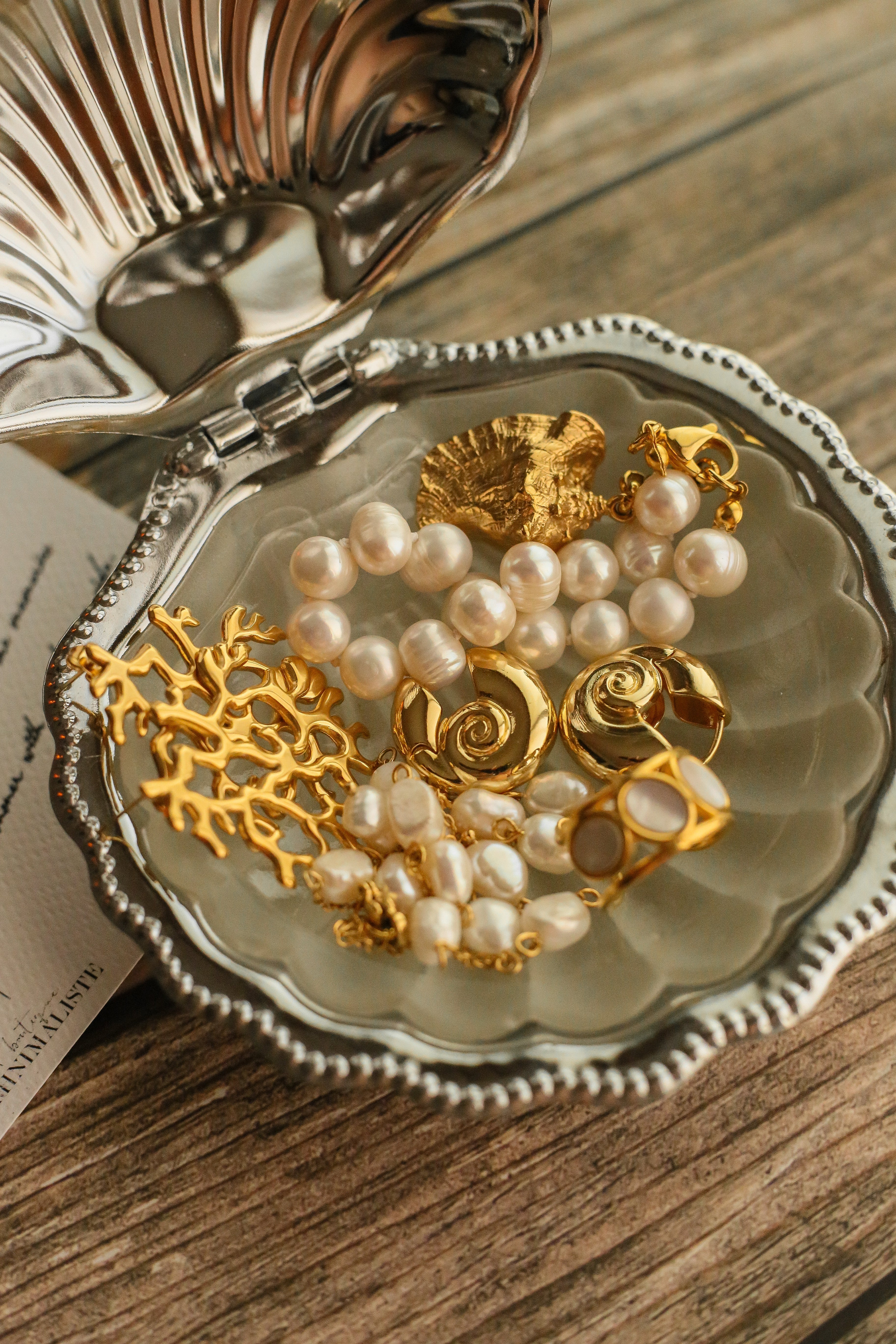 Catrin Set - has waterproof, durable, elegant and vintage inspired jewelry