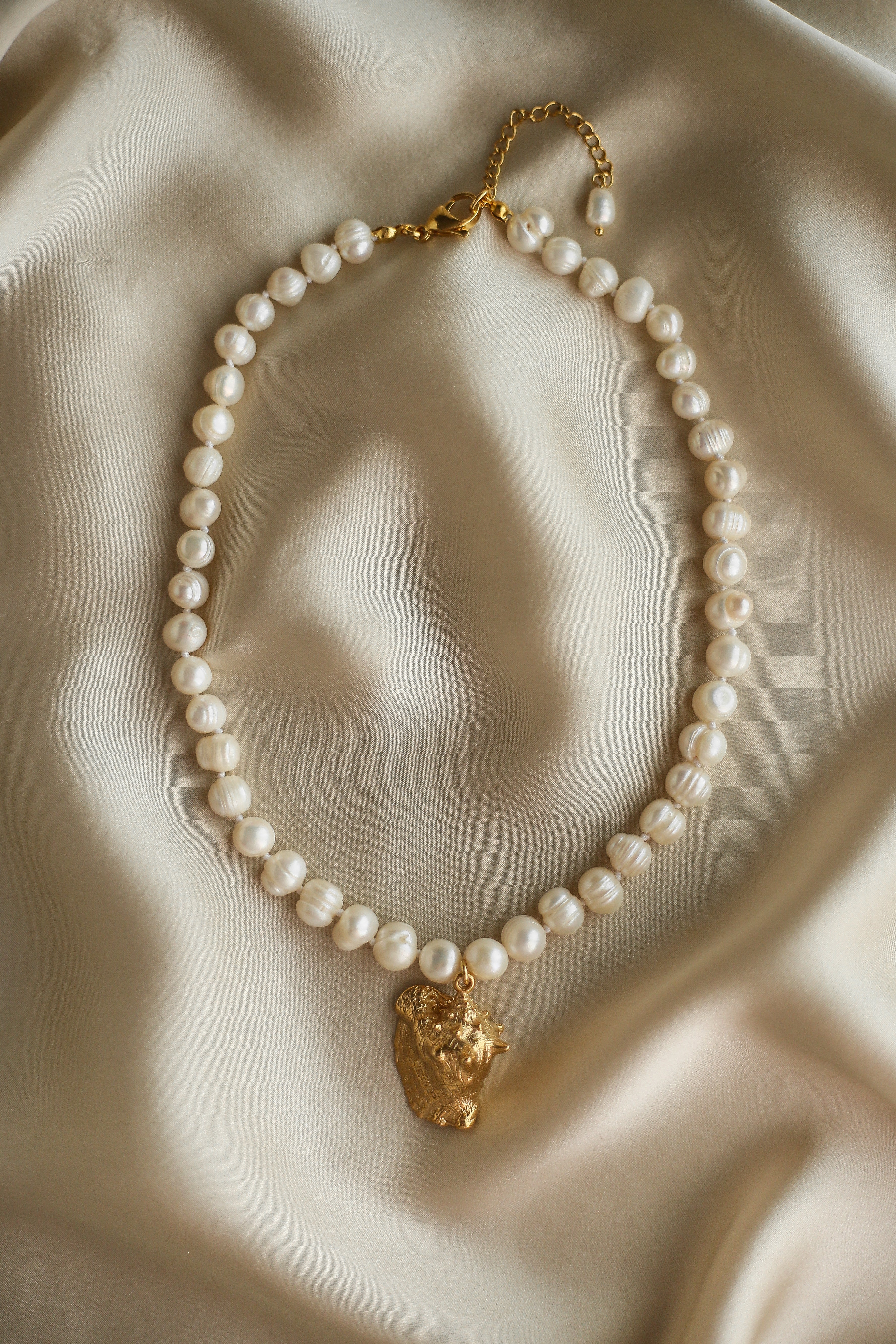 Catrin Set - has waterproof, durable, elegant and vintage inspired jewelry