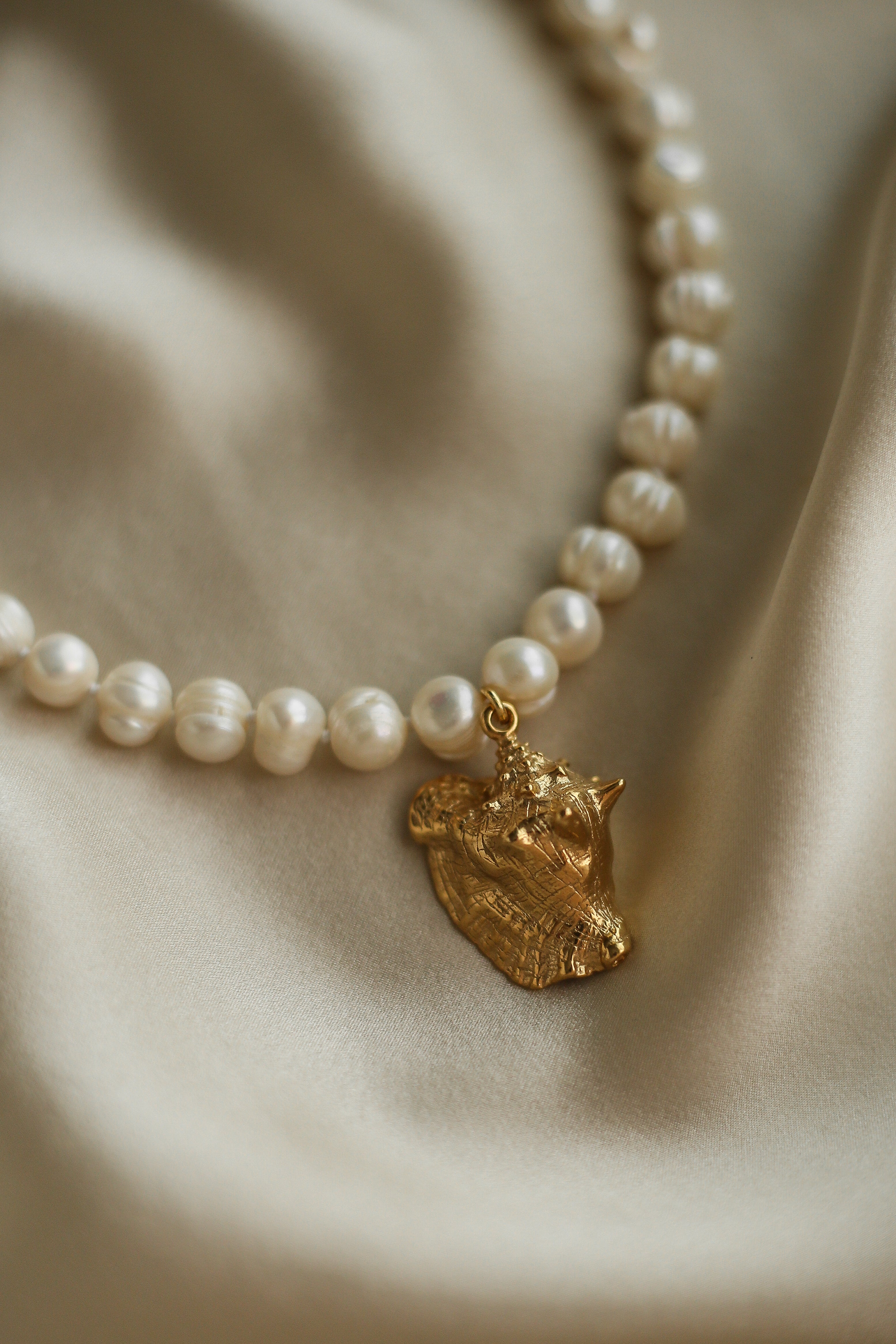 Catrin Set - has waterproof, durable, elegant and vintage inspired jewelry