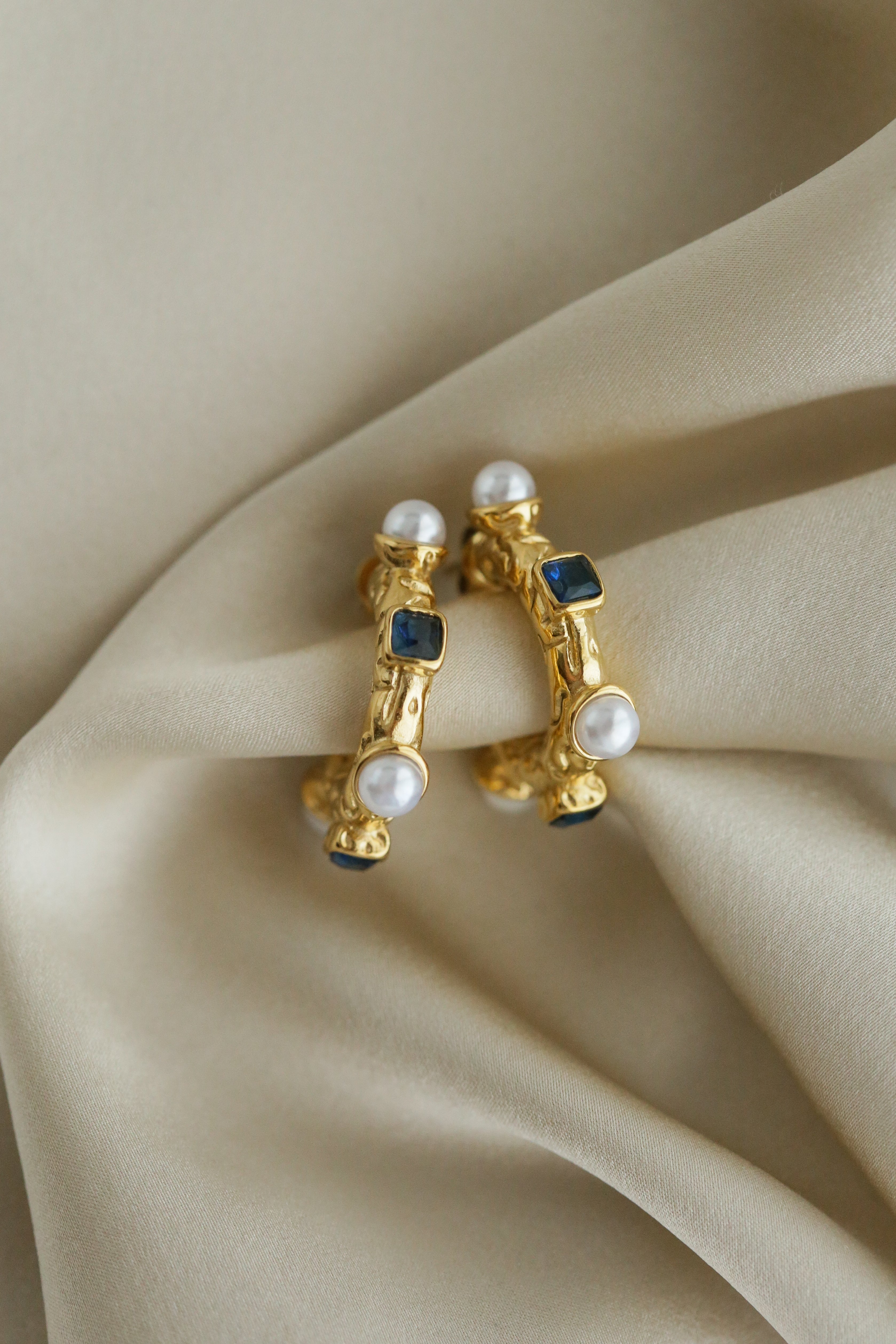 Chelsea Hoops - Boutique Minimaliste has waterproof, durable, elegant and vintage inspired jewelry