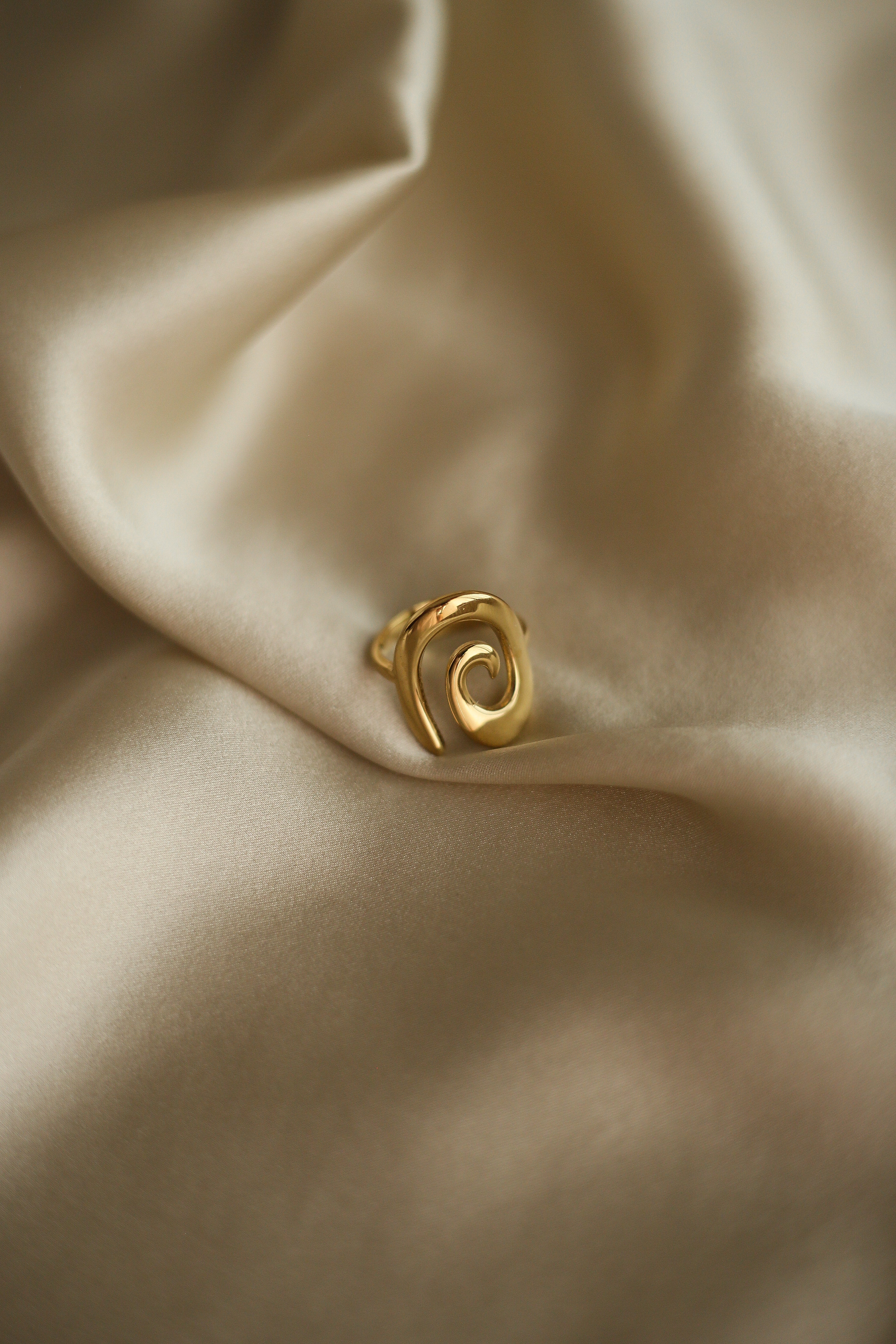 Cinthya Ring - has waterproof, durable, elegant and vintage inspired jewelry