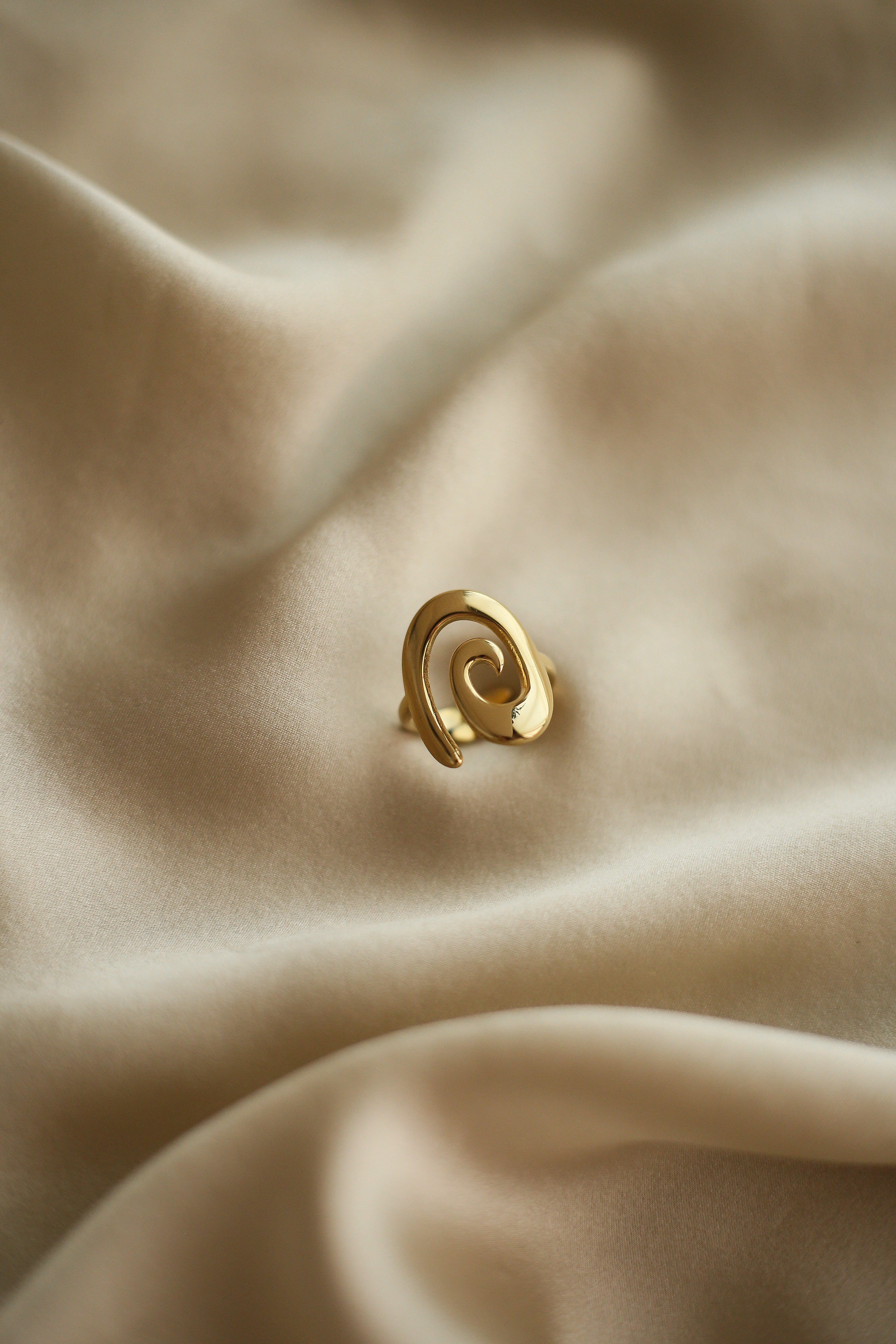 Cinthya Ring - has waterproof, durable, elegant and vintage inspired jewelry