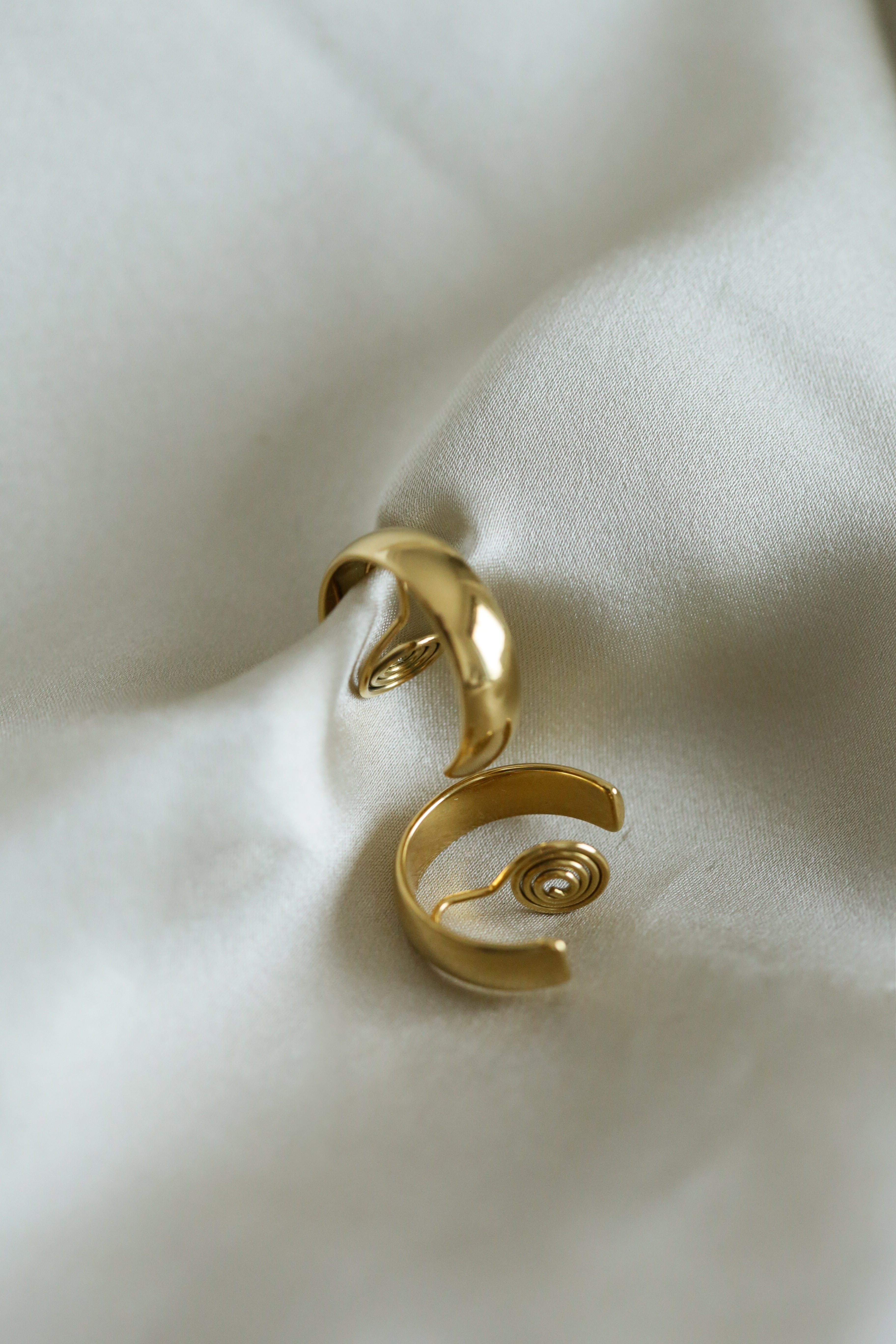 Clip on Minimal Hoops - Boutique Minimaliste has waterproof, durable, elegant and vintage inspired jewelry