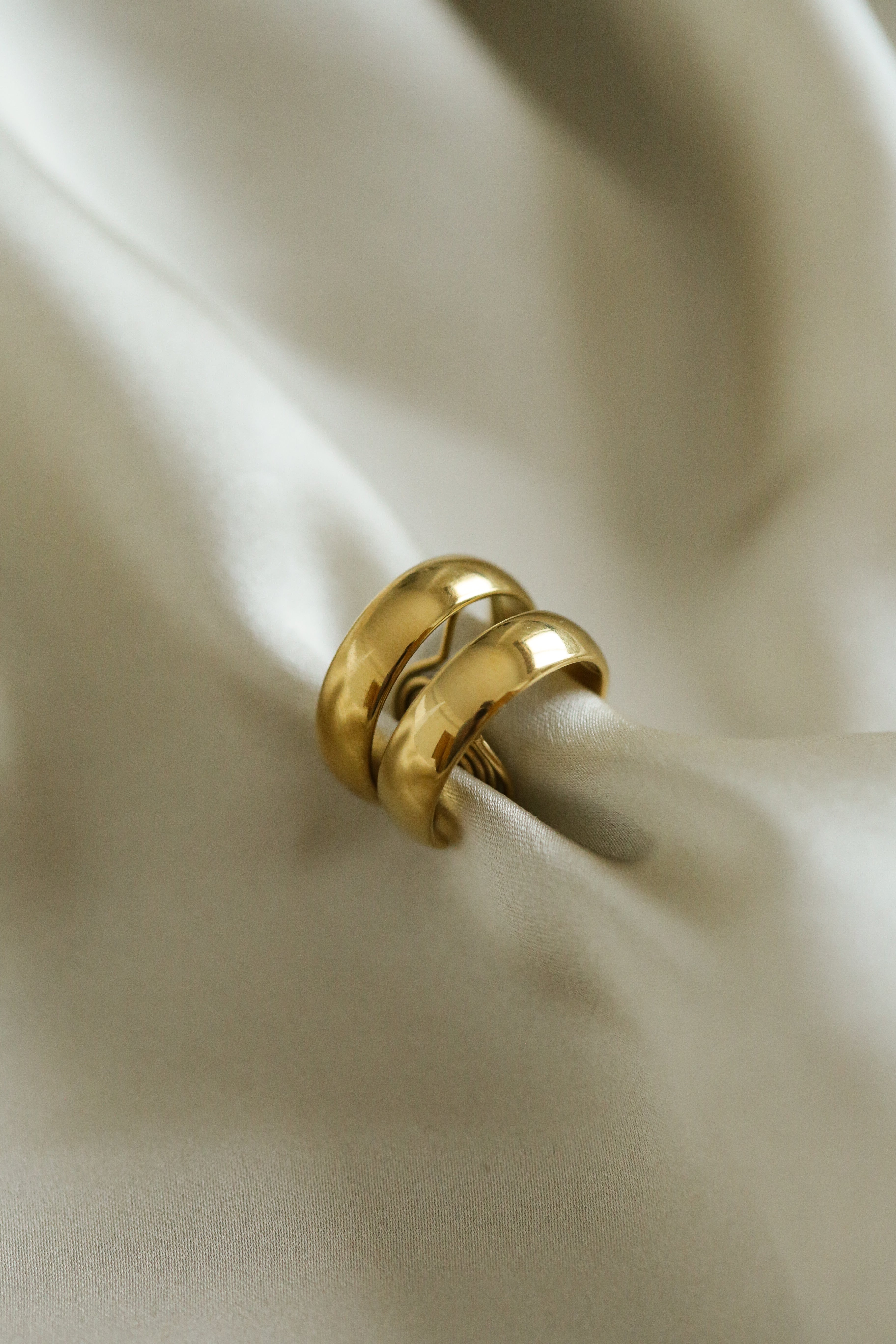 Clip on Minimal Hoops - Boutique Minimaliste has waterproof, durable, elegant and vintage inspired jewelry