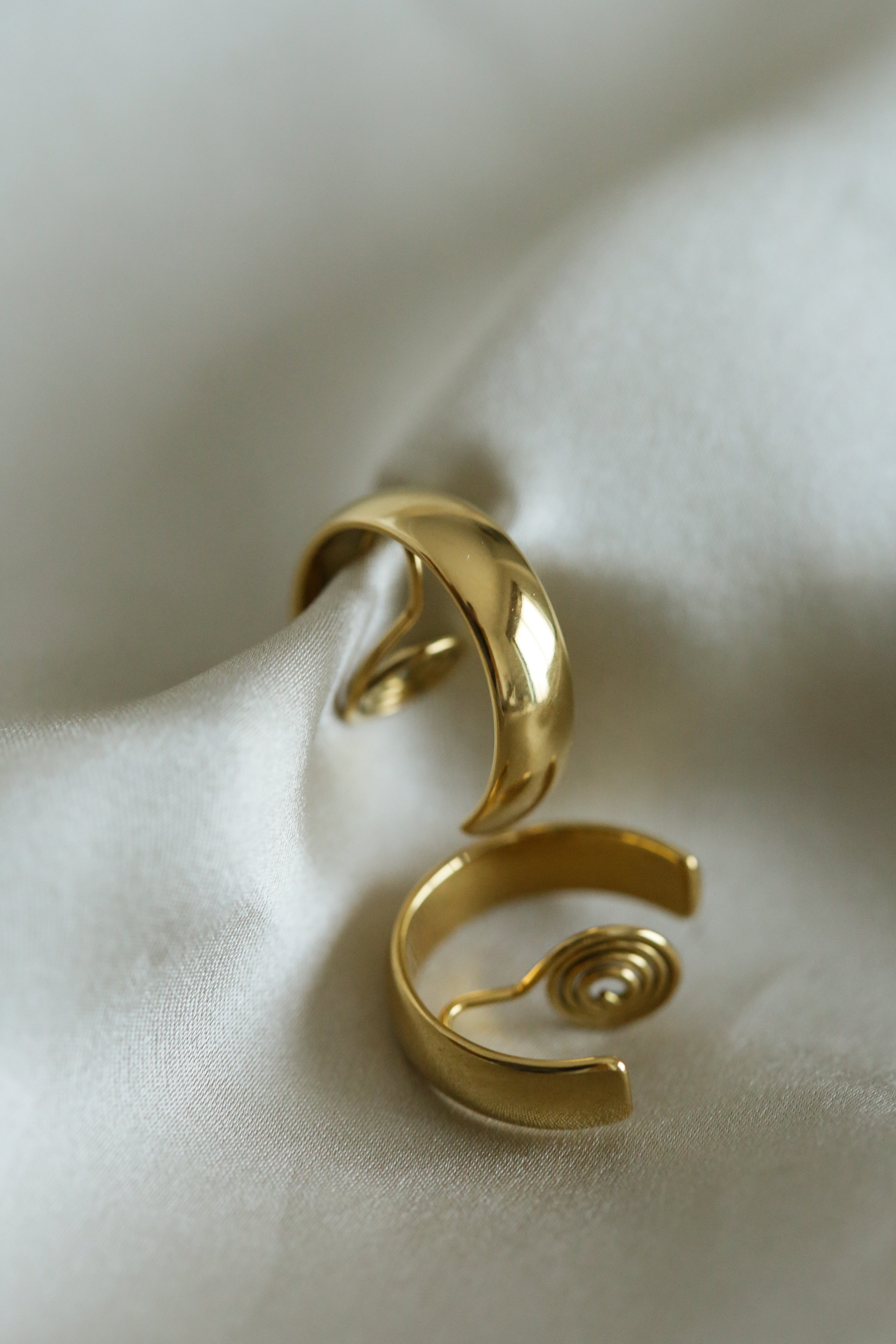 Clip on Minimal Hoops - Boutique Minimaliste has waterproof, durable, elegant and vintage inspired jewelry