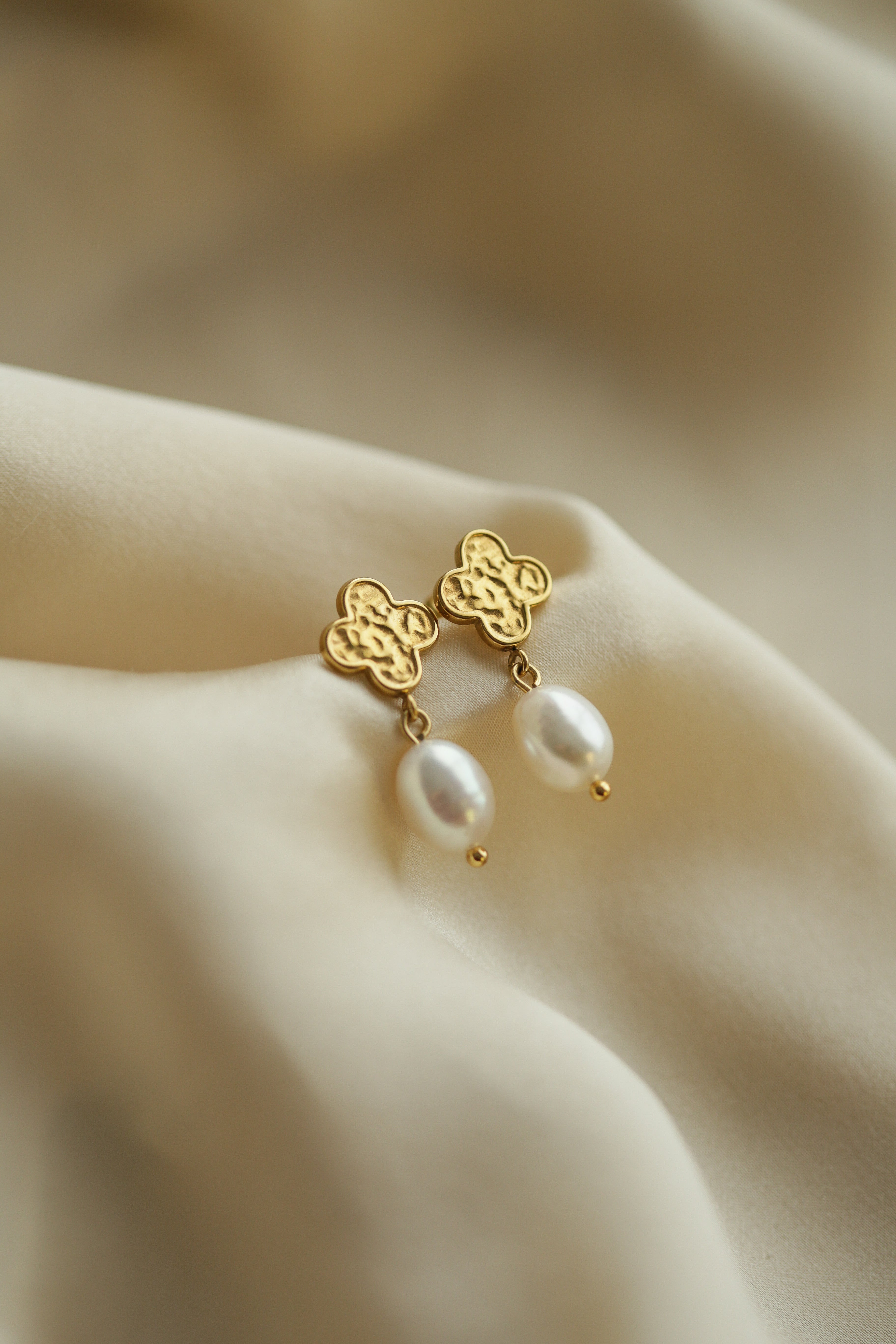Clover & Pearl Drop Earrings - Boutique Minimaliste has waterproof, durable, elegant and vintage inspired jewelry