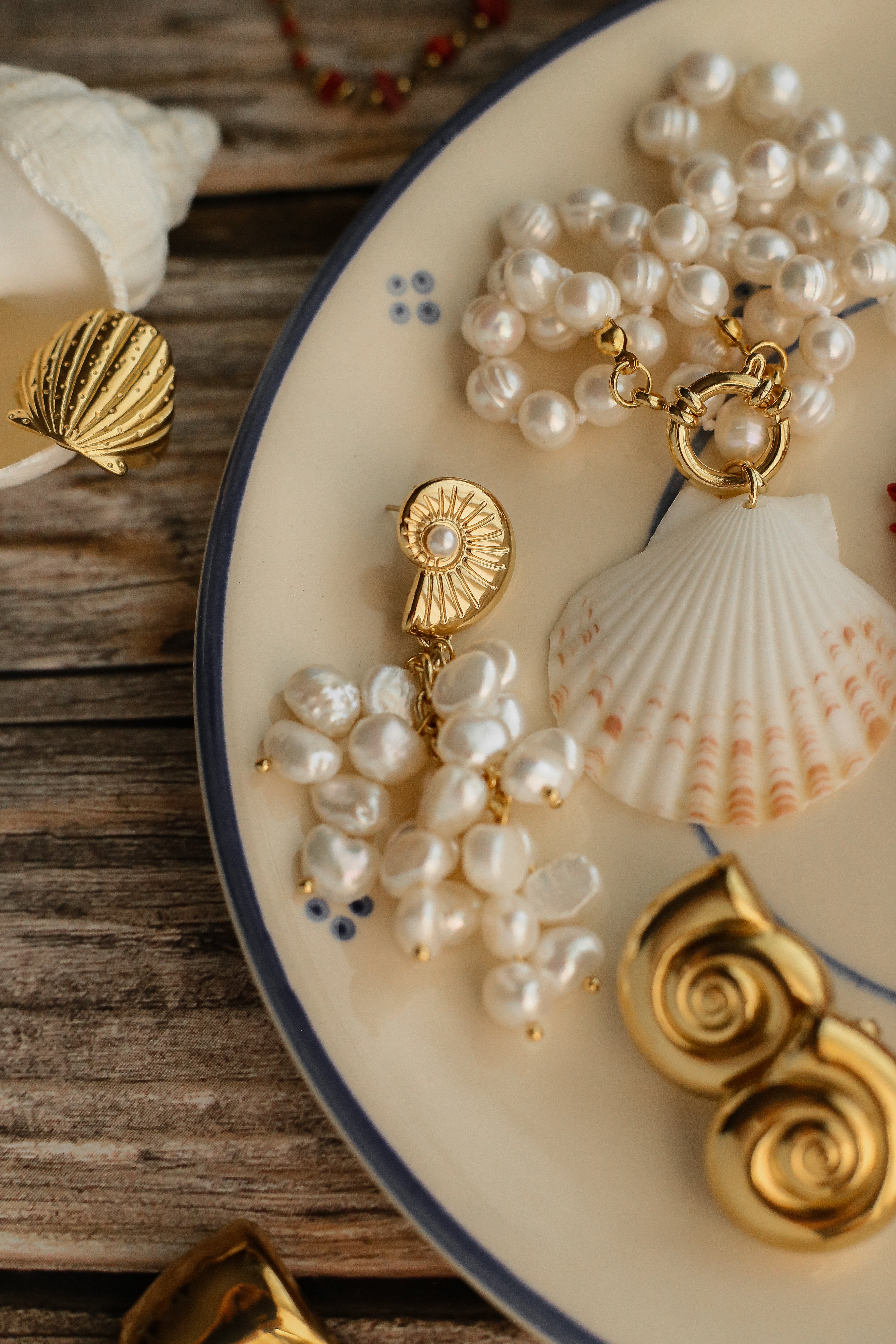 Cora Single Earring - has waterproof, durable, elegant and vintage inspired jewelry