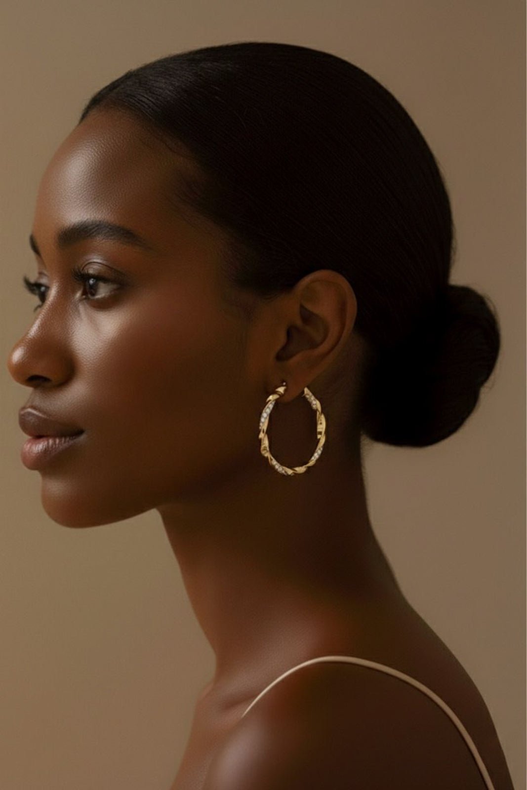 Émilie Hoops - has waterproof, durable, elegant and vintage inspired jewelry