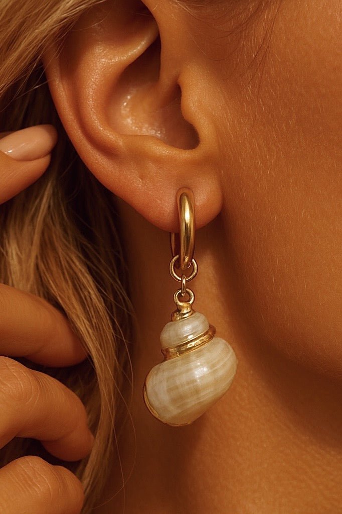 Frédérique Hoops - has waterproof, durable, elegant and vintage inspired jewelry