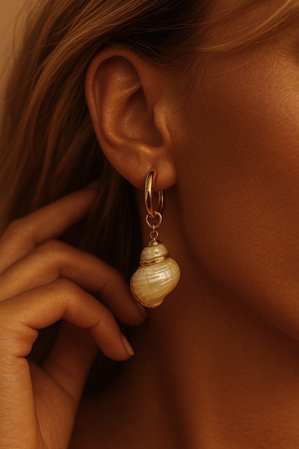 Frédérique Hoops - has waterproof, durable, elegant and vintage inspired jewelry