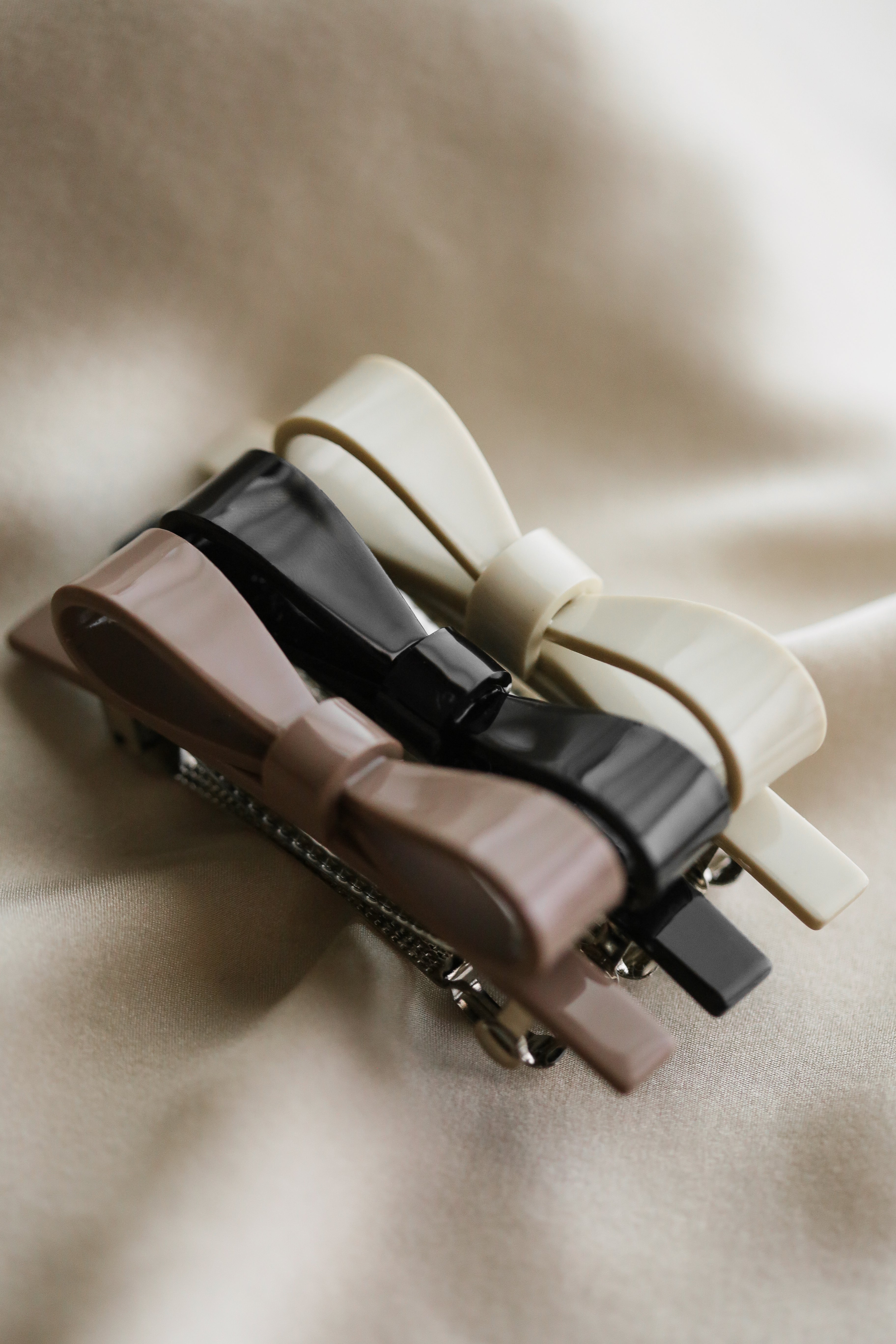 Mary Bow Barrette - Boutique Minimaliste has waterproof, durable, elegant and vintage inspired jewelry