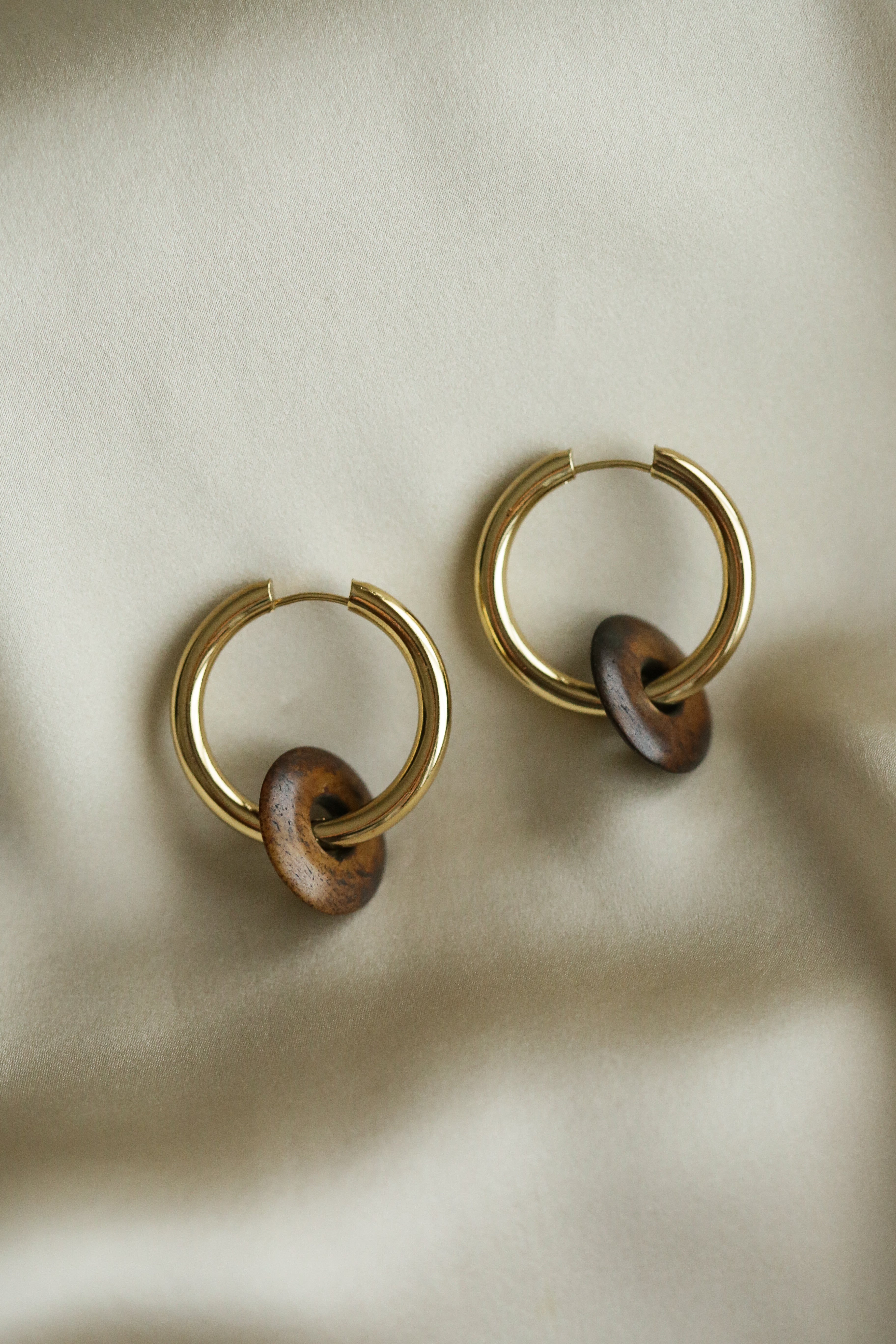 Marylebone Hoops - Boutique Minimaliste has waterproof, durable, elegant and vintage inspired jewelry
