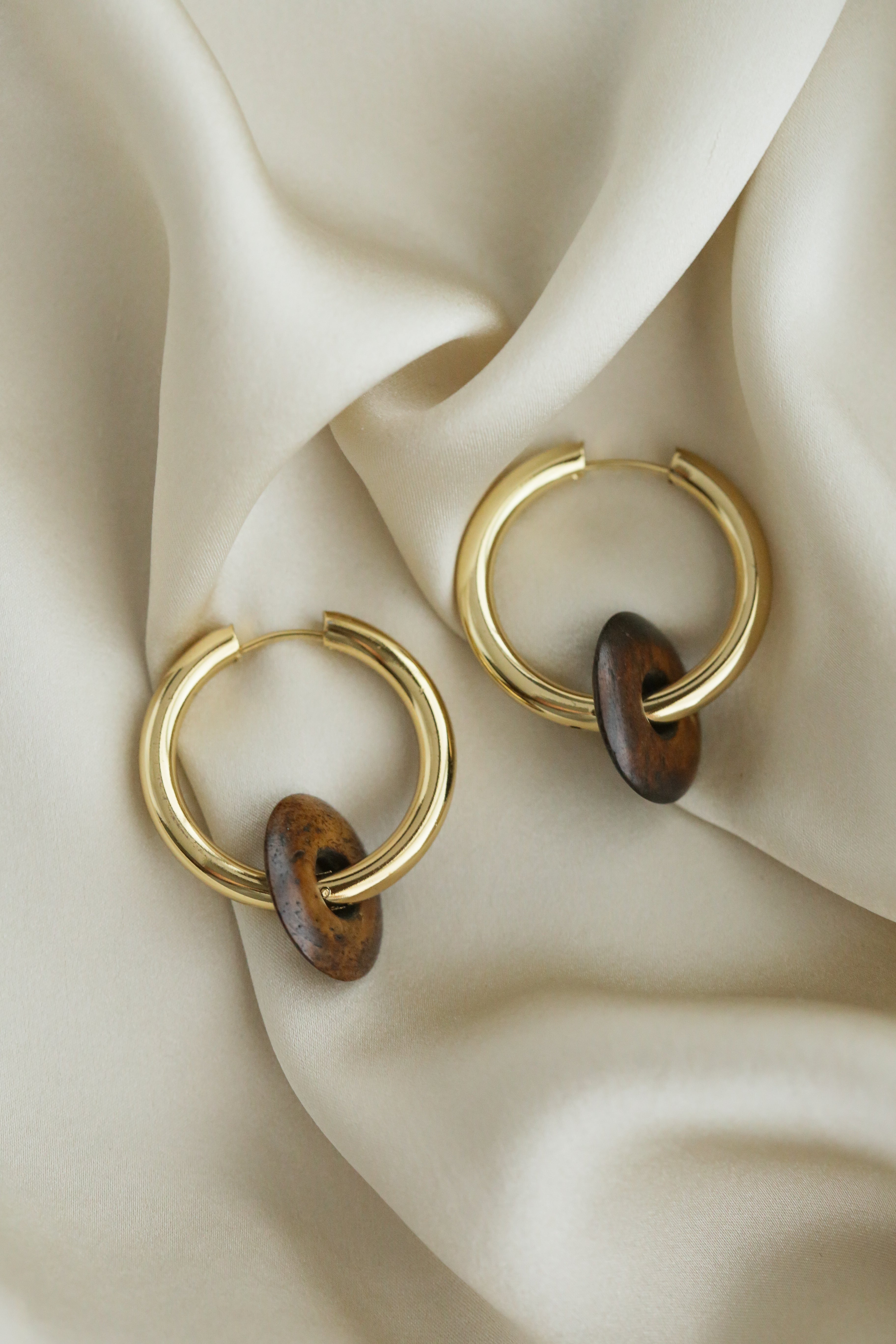 Marylebone Hoops - Boutique Minimaliste has waterproof, durable, elegant and vintage inspired jewelry