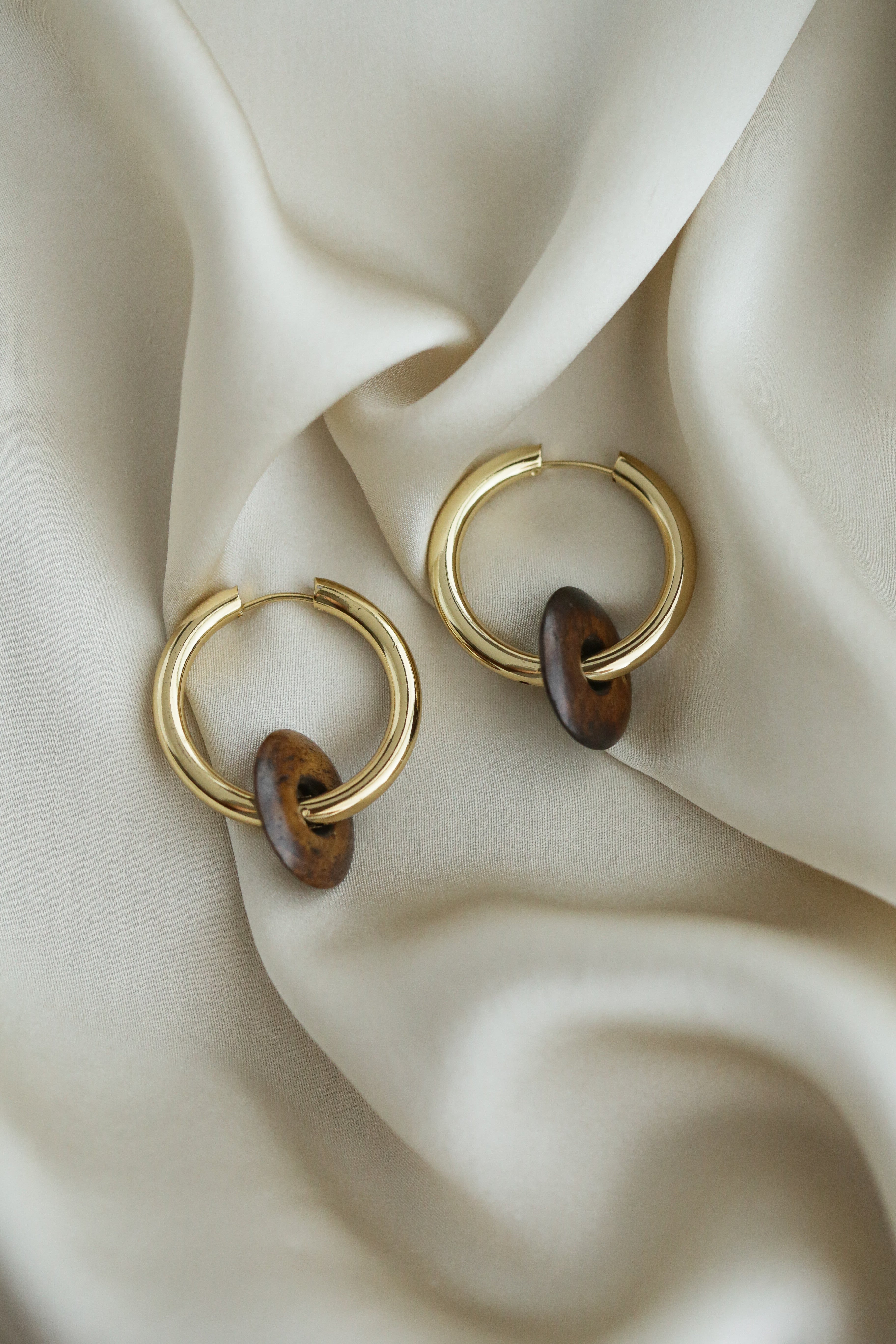 Marylebone Hoops - Boutique Minimaliste has waterproof, durable, elegant and vintage inspired jewelry