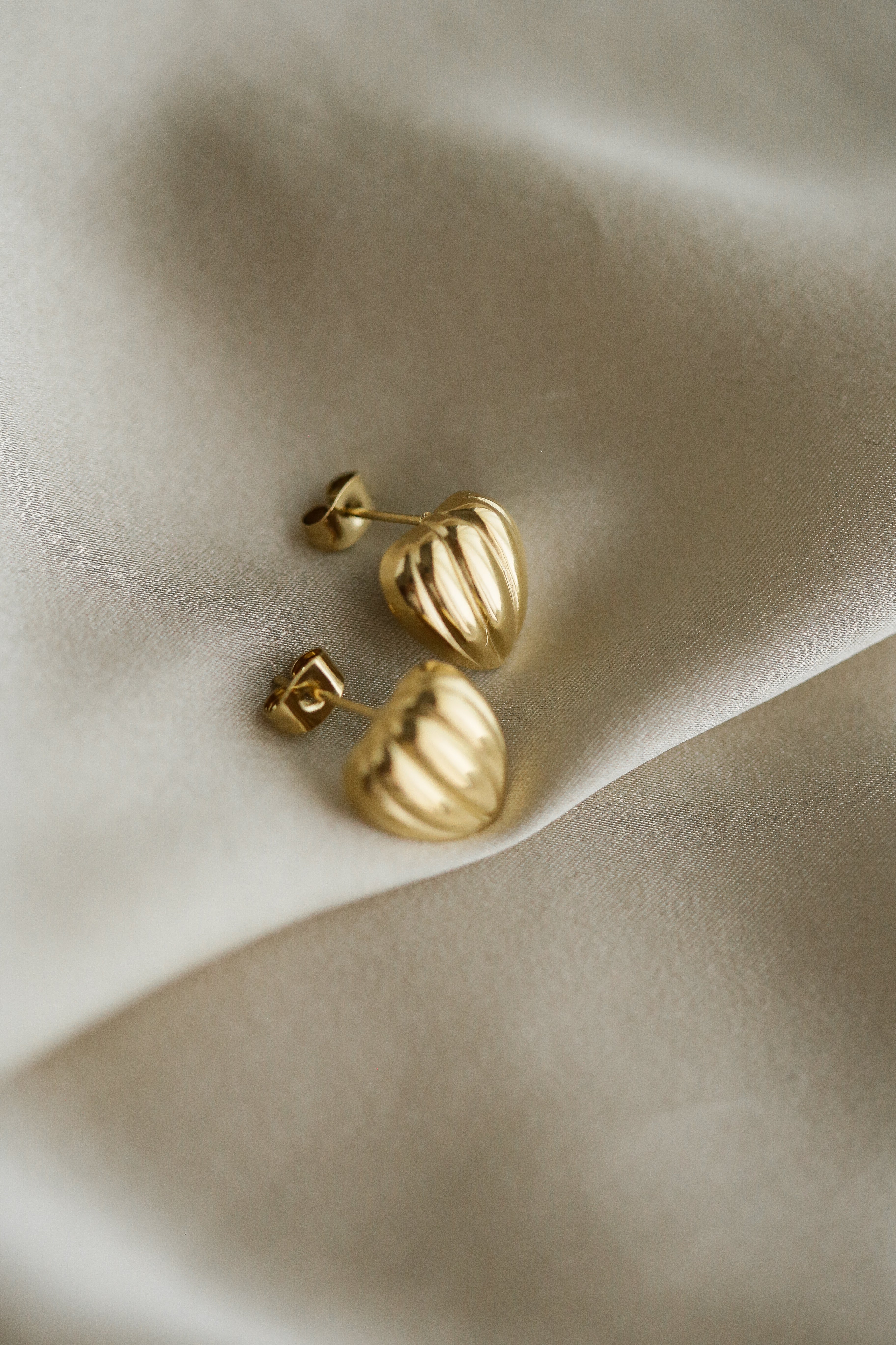 Natalie Studs - Boutique Minimaliste has waterproof, durable, elegant and vintage inspired jewelry