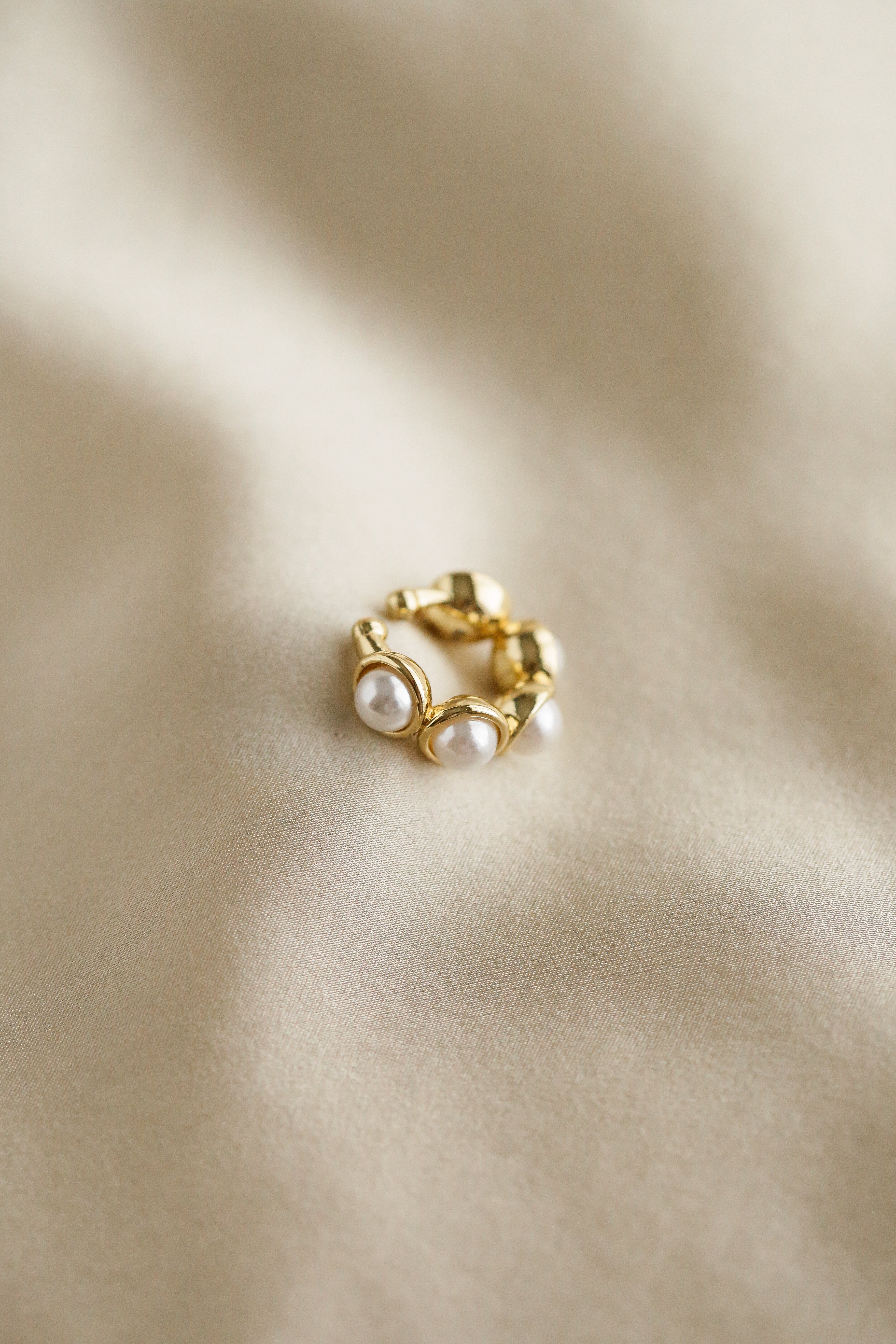 Nicola Ear Cuff - Boutique Minimaliste has waterproof, durable, elegant and vintage inspired jewelry
