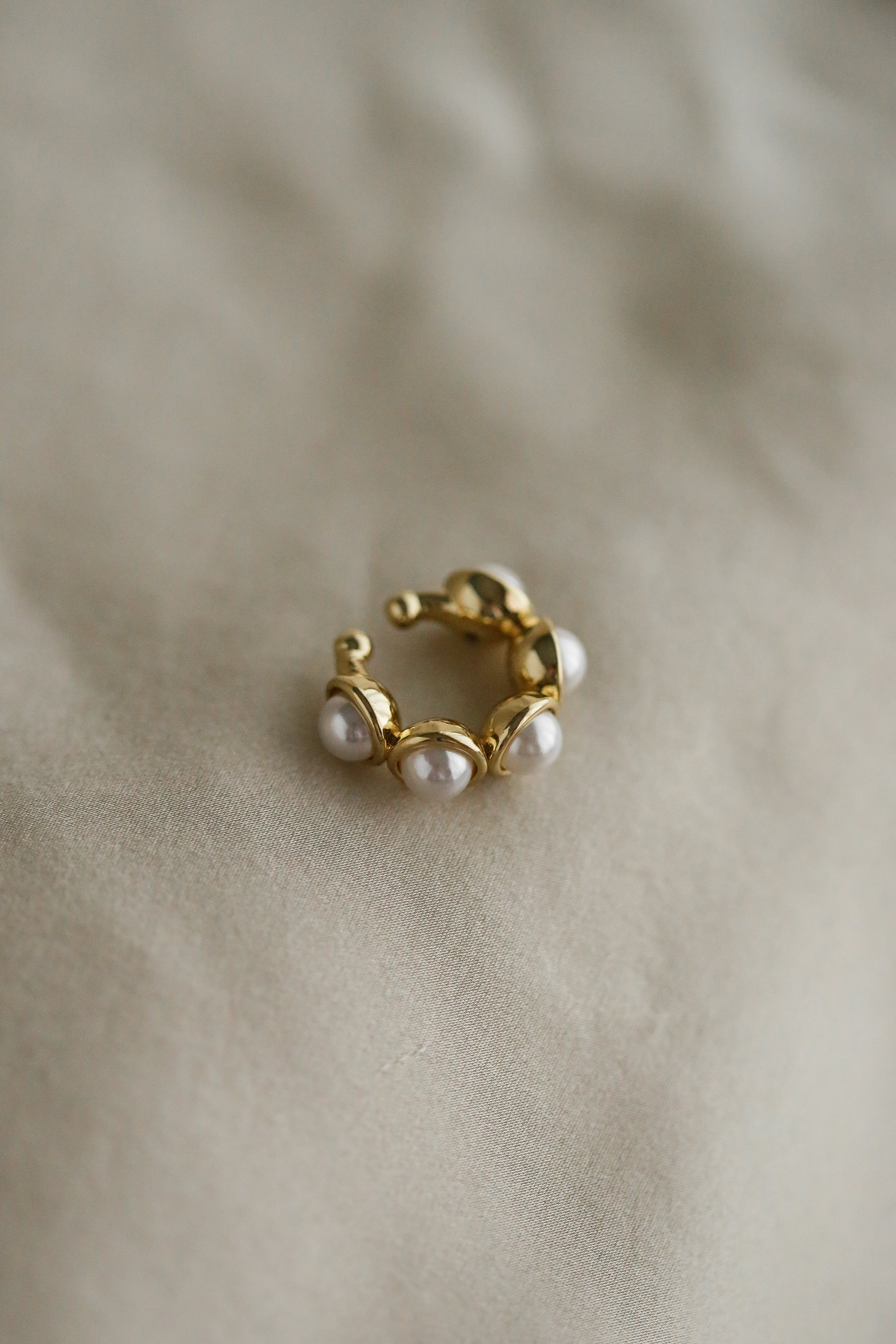 Nicola Ear Cuff - Boutique Minimaliste has waterproof, durable, elegant and vintage inspired jewelry