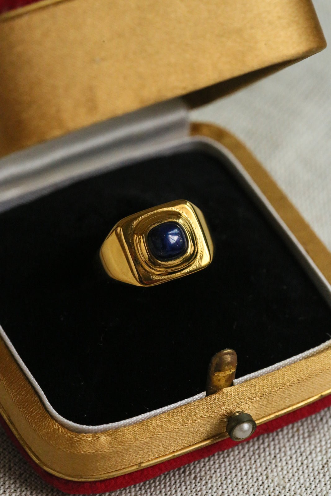 Noémie Ring - has waterproof, durable, elegant and vintage inspired jewelry