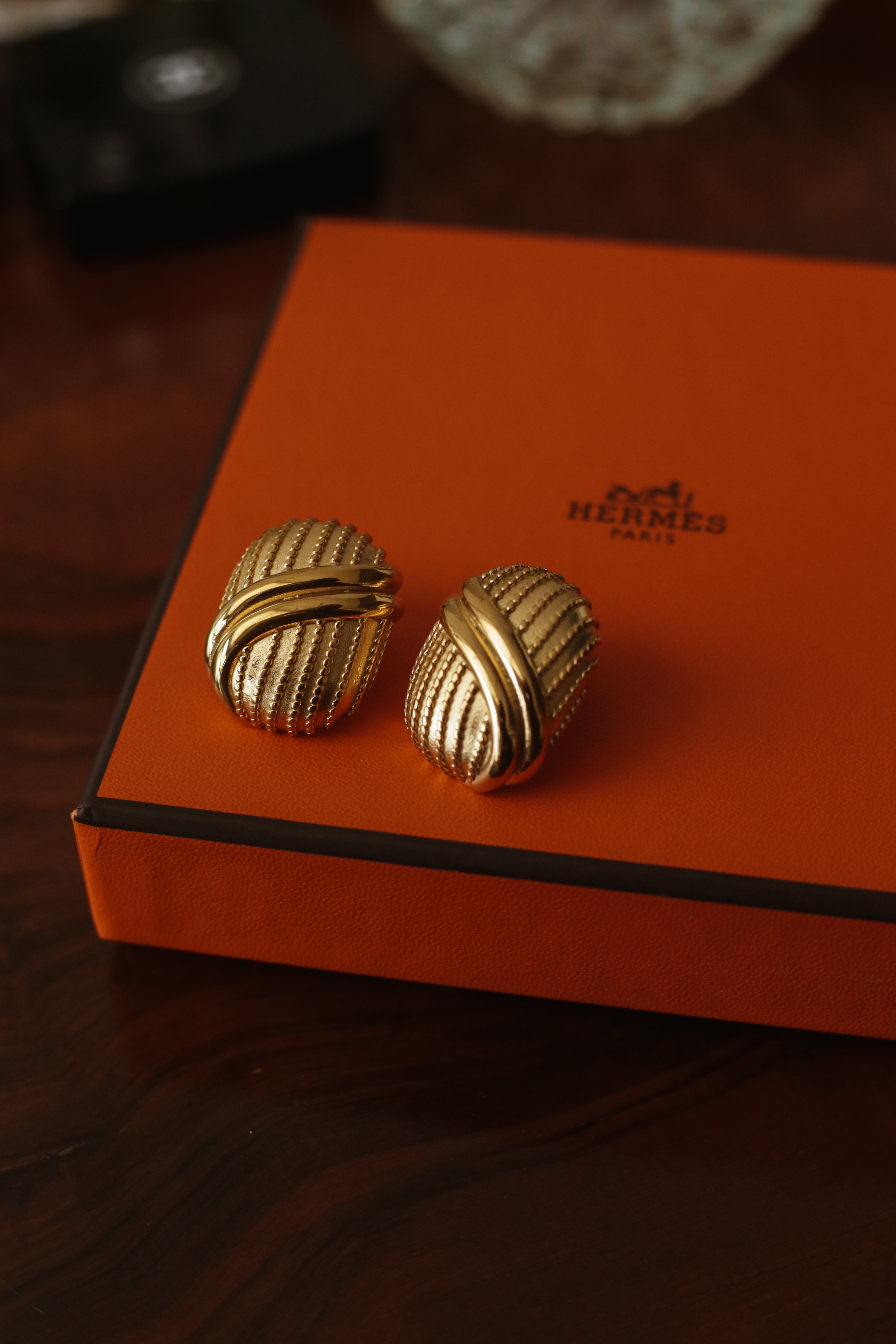 Ridge Oval Statement Earrings - Boutique Minimaliste has waterproof, durable, elegant and vintage inspired jewelry