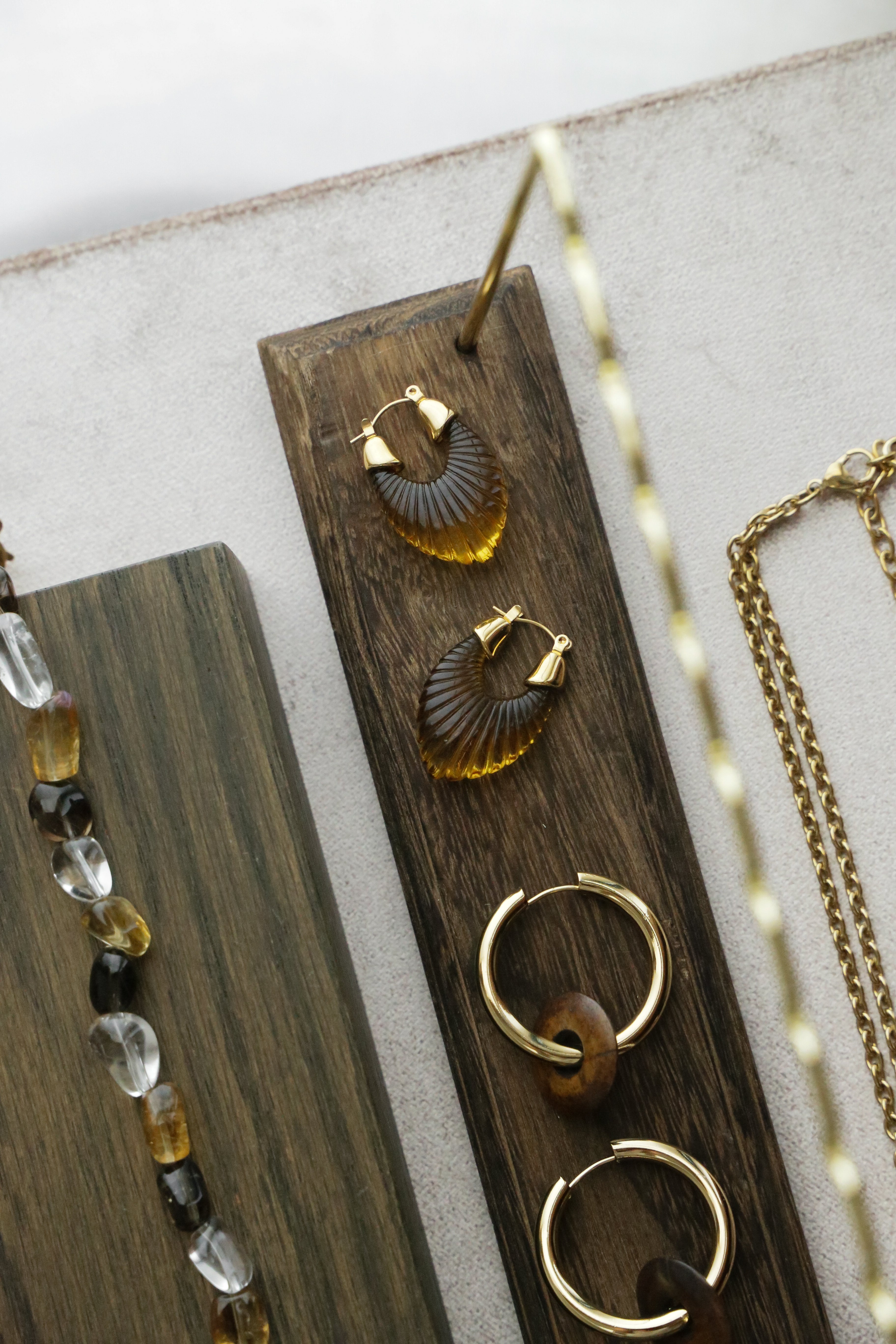 Soho Hoops - Boutique Minimaliste has waterproof, durable, elegant and vintage inspired jewelry