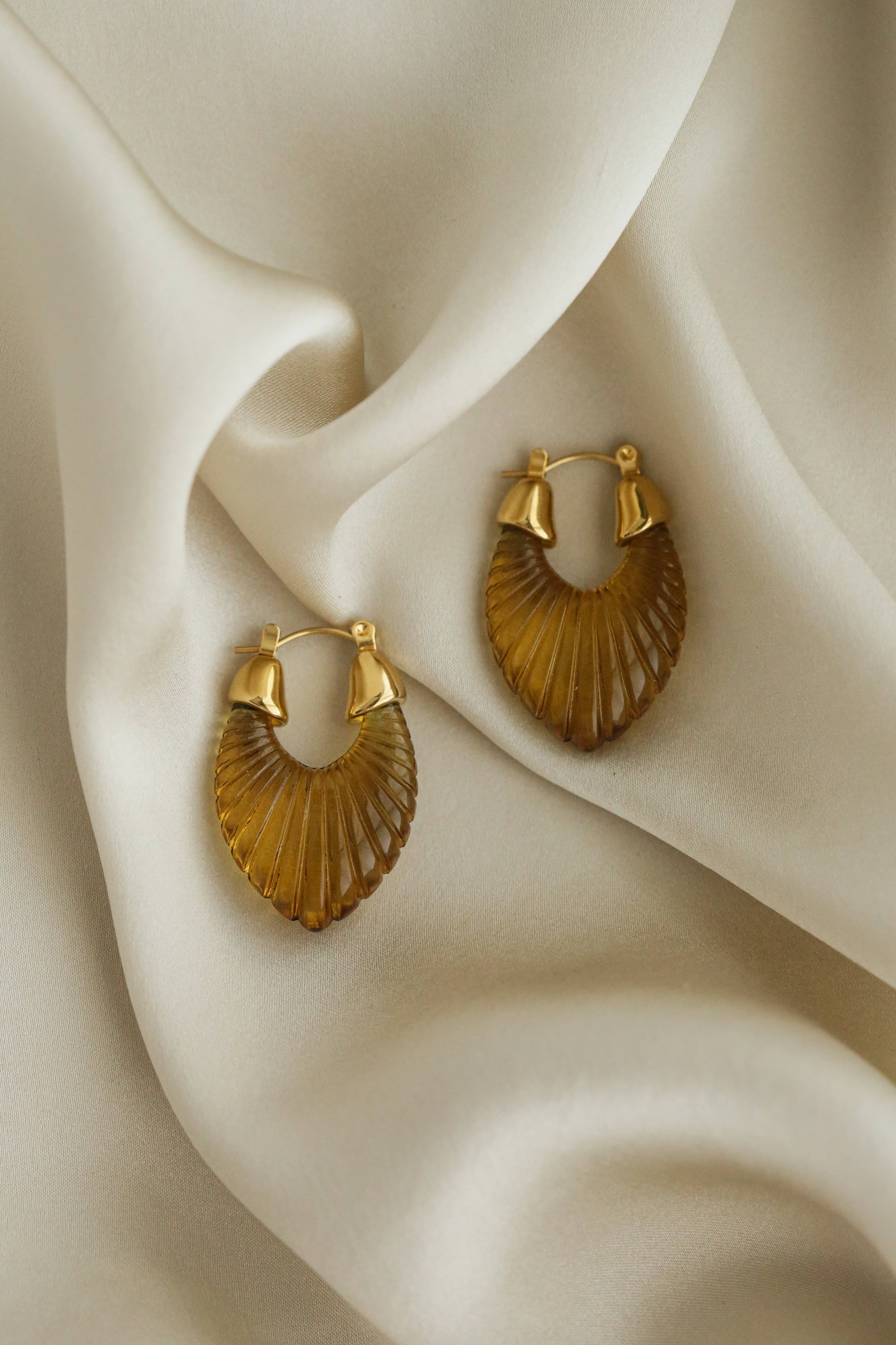 Soho Hoops - Boutique Minimaliste has waterproof, durable, elegant and vintage inspired jewelry