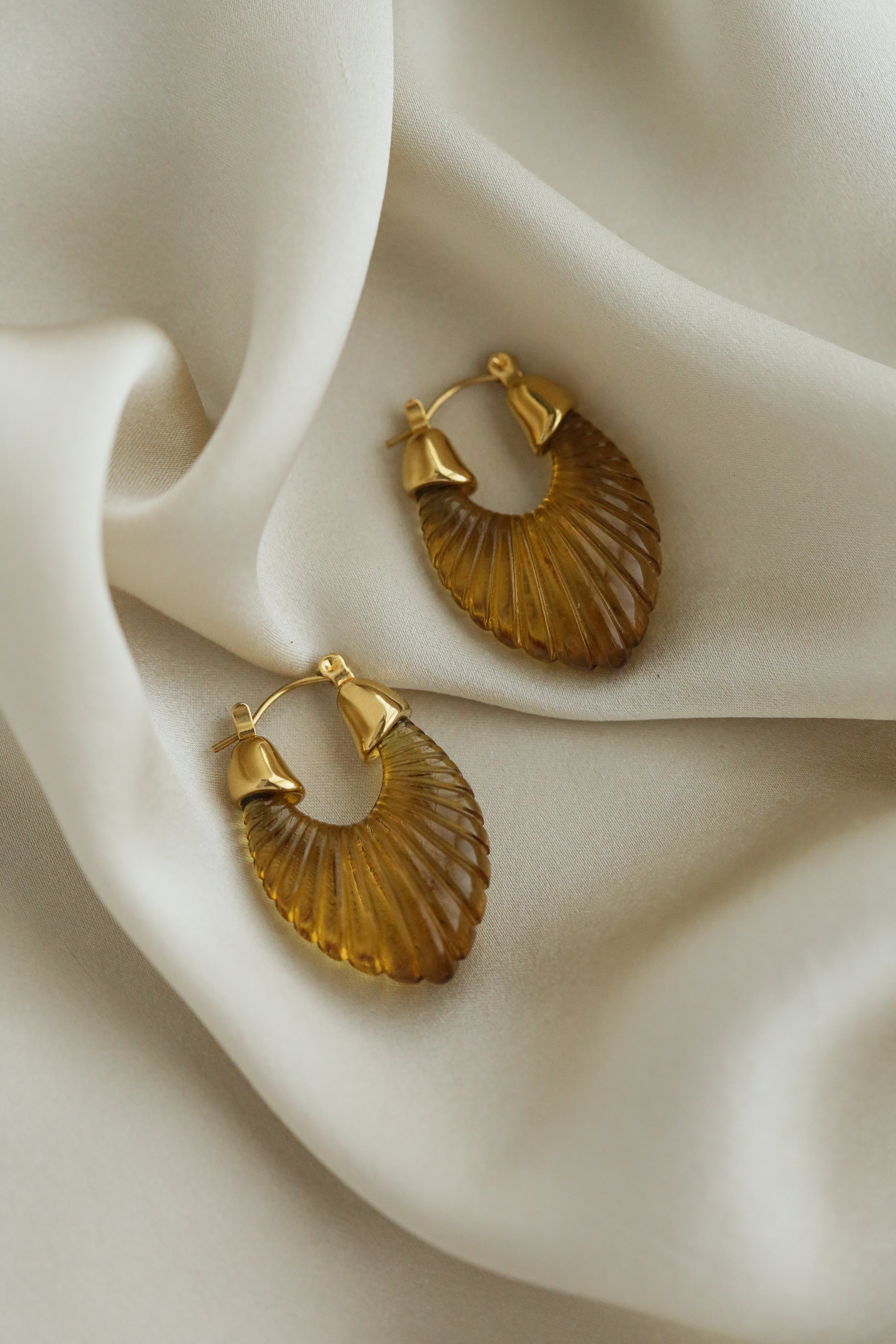 Soho Hoops - Boutique Minimaliste has waterproof, durable, elegant and vintage inspired jewelry
