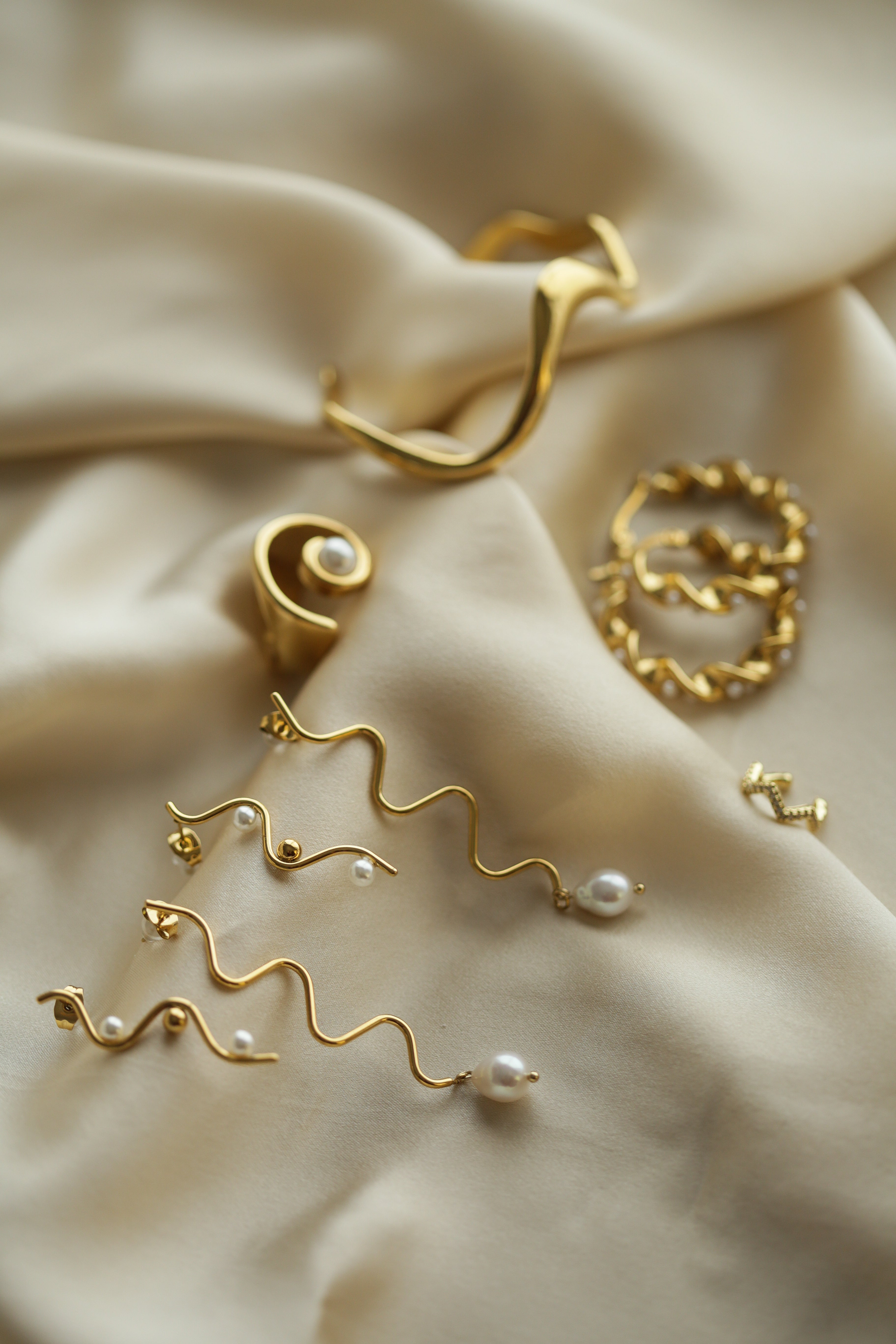 Wave & Pearl Drop Earrings - Boutique Minimaliste has waterproof, durable, elegant and vintage inspired jewelry
