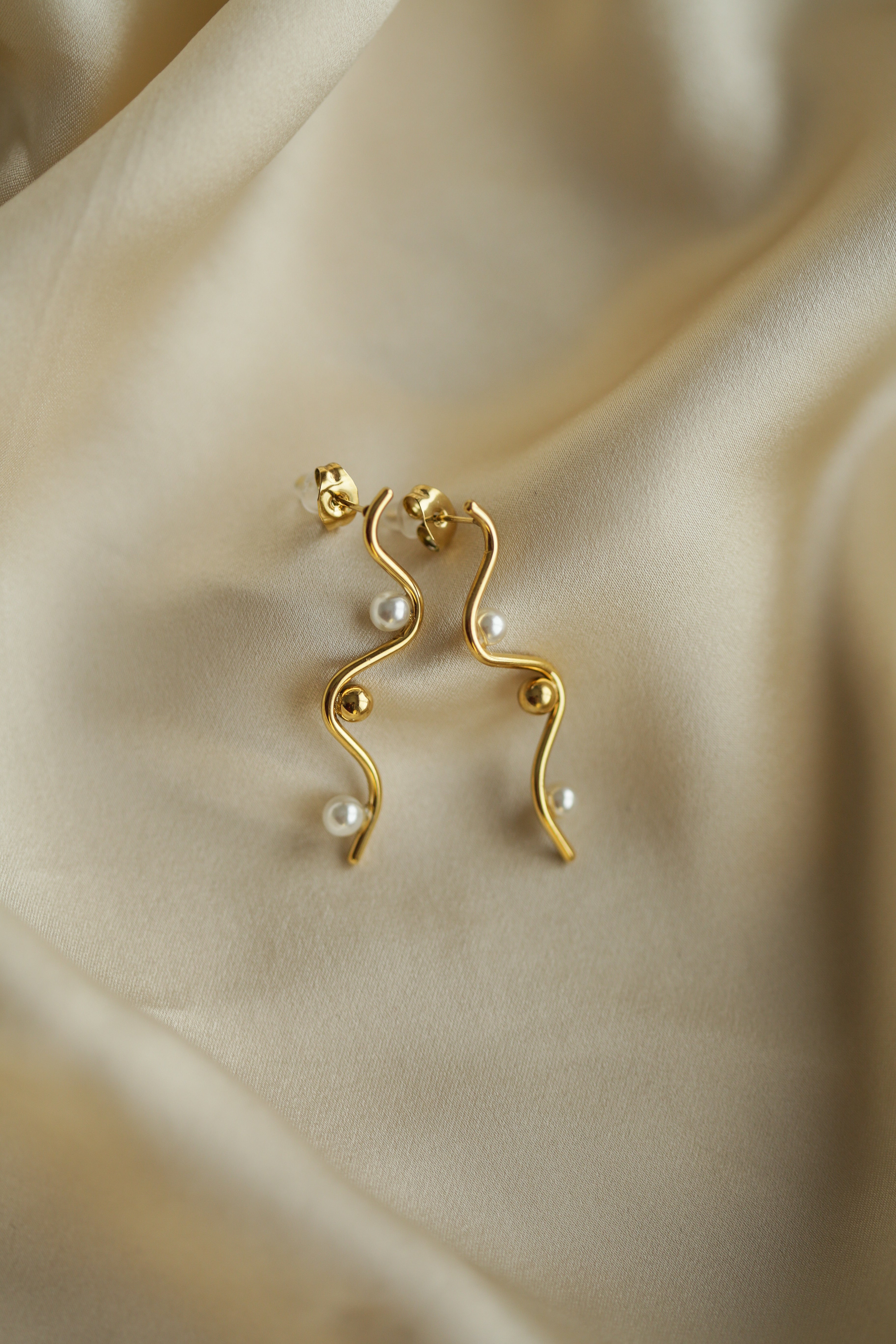 Wave & Pearls Earrings - Boutique Minimaliste has waterproof, durable, elegant and vintage inspired jewelry