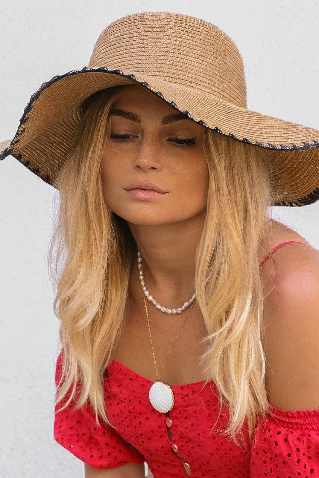 White & Gold Shell Necklace - has waterproof, durable, elegant and vintage inspired jewelry