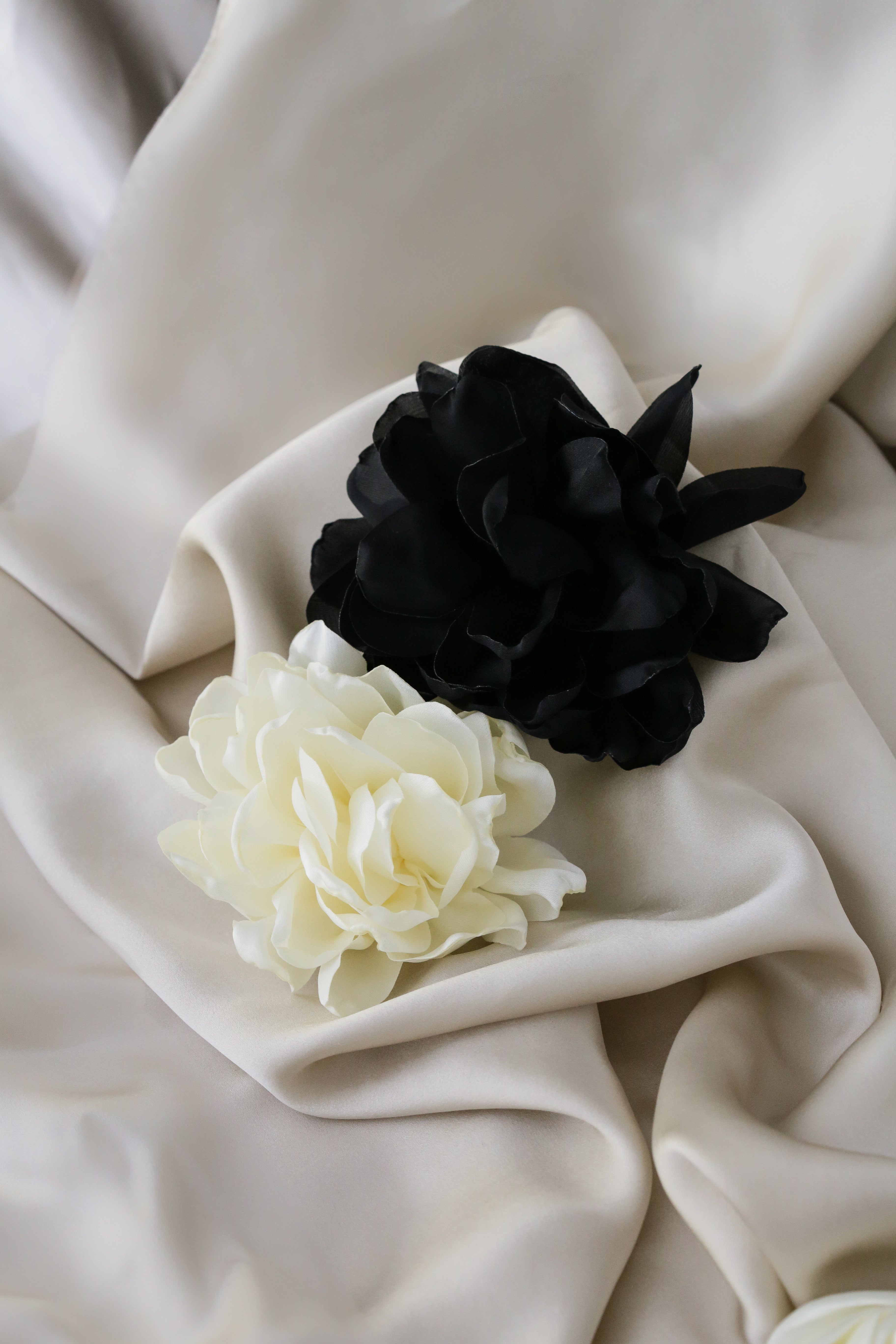 Xandra Flower - has waterproof, durable, elegant and vintage inspired jewelry